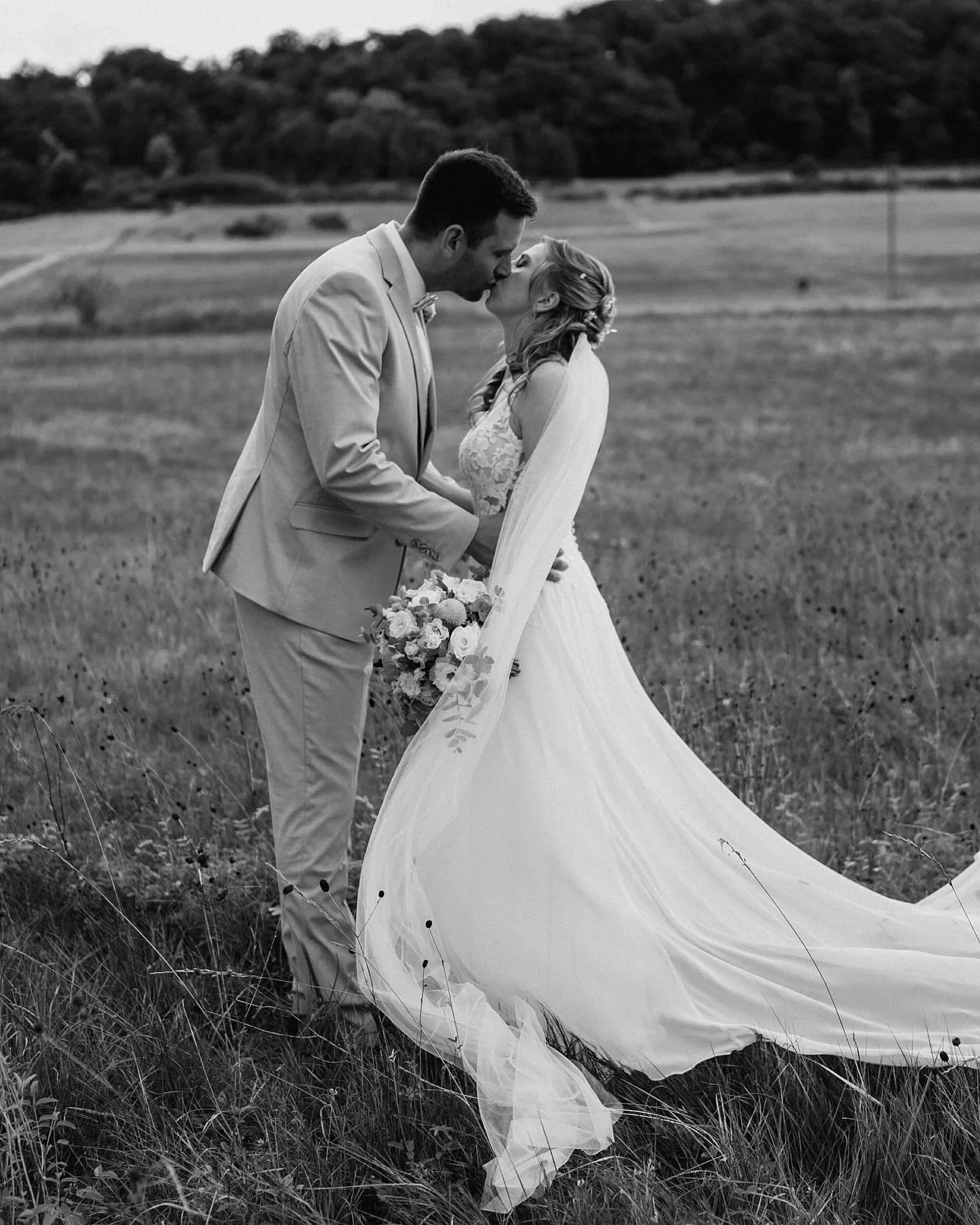 Wedding of N&amp;R 🩷🫧🌸

Hier ein kleiner Einblick in meine letzte whole day wedding Begleitung f&uuml;r dieses Jahr.
Jetzt stehen nur noch 2 kleine Hochzeiten an und dann ist meine wedding season auch schon wieder vorbei. Abeeer ich hab noch ganz 