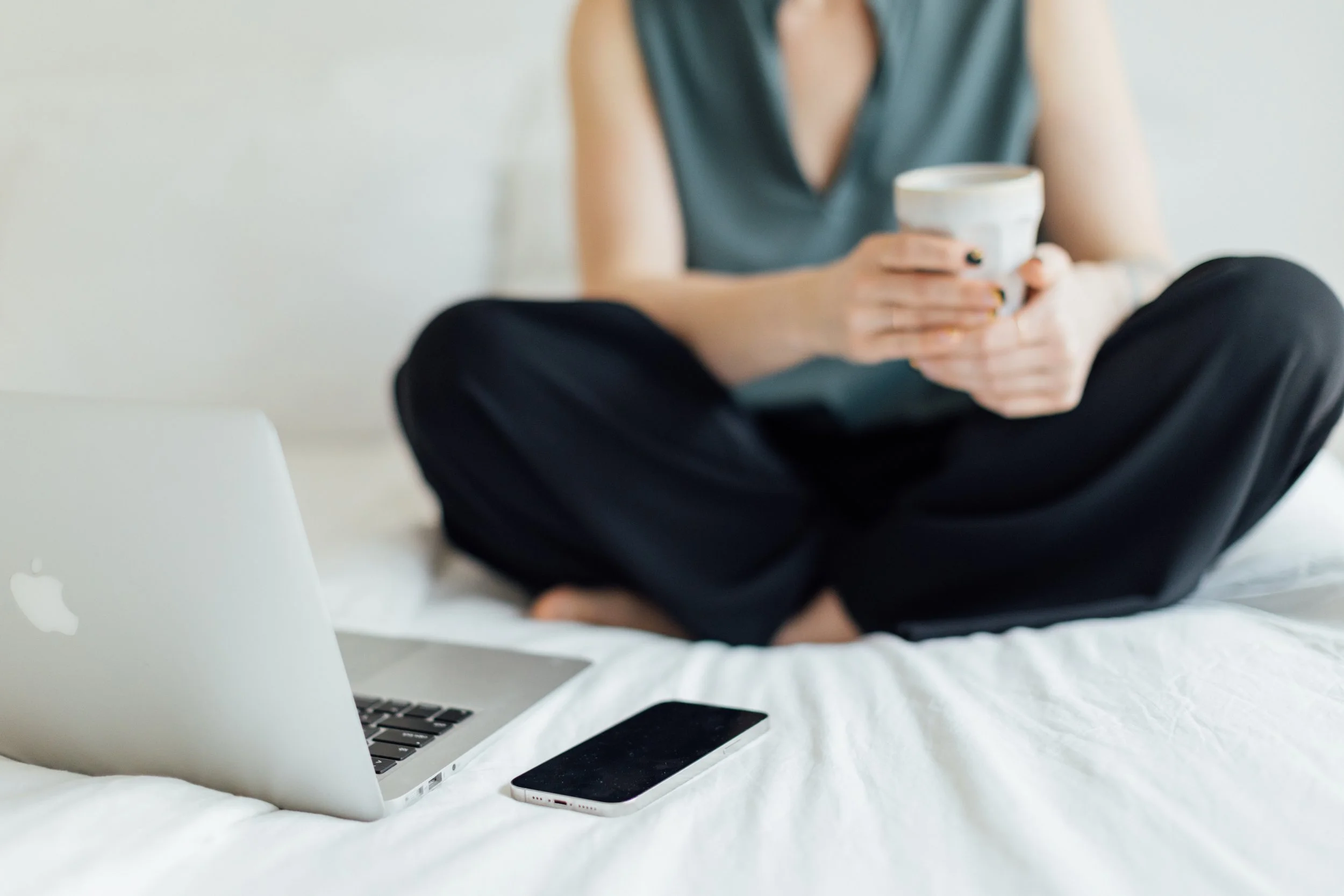 Wissen ist nicht gleich Wirksamkeit: 4 Wege, wie dein Onlinekurs wirklich alle abholt – ohne verwässert zu wirken