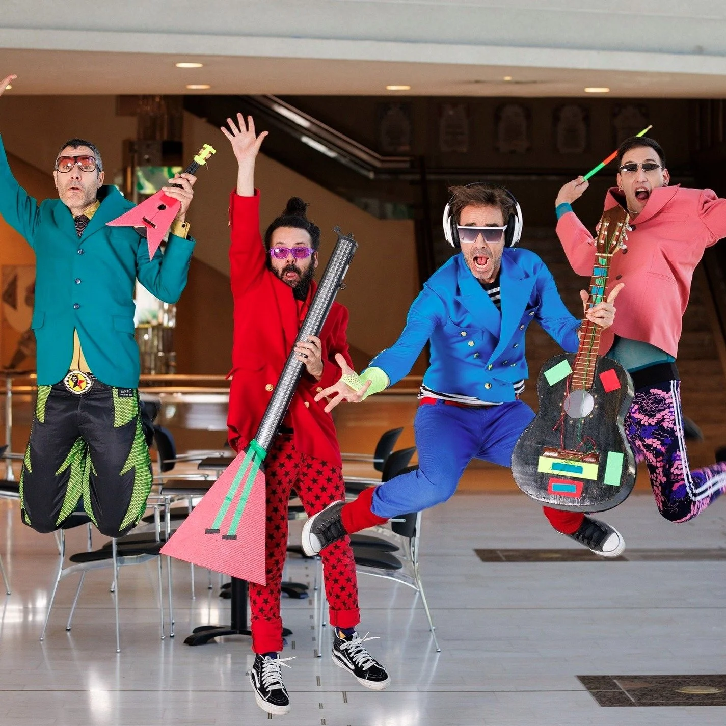 Σήμερα η πρεμιέρα μας!  Το "Καρα-Cartoon" ένα σκιομιούζικ&al