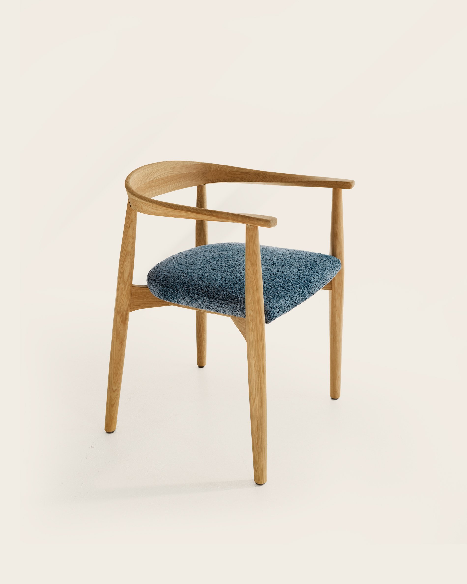 Chaise Dolyna_Huile claire_Popelykha19_Shot1.jpg