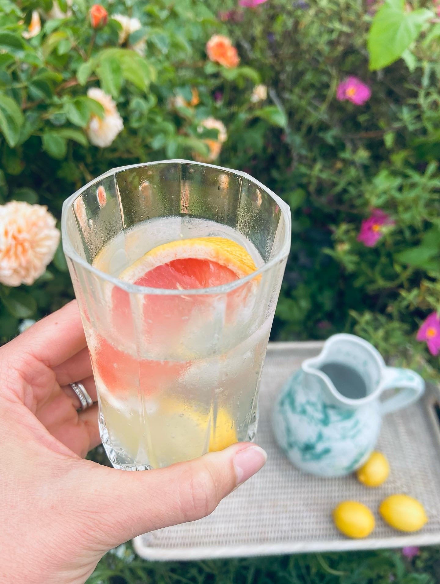 🍋Citrus &amp; Ginger Fizz

I&rsquo;m always searching for a refreshing &amp; zingy non-alcoholic drink, that doesn&rsquo;t taste too sugary &amp; still has a celebratory feel when drinking it! I played around with some ideas &amp; because this one h