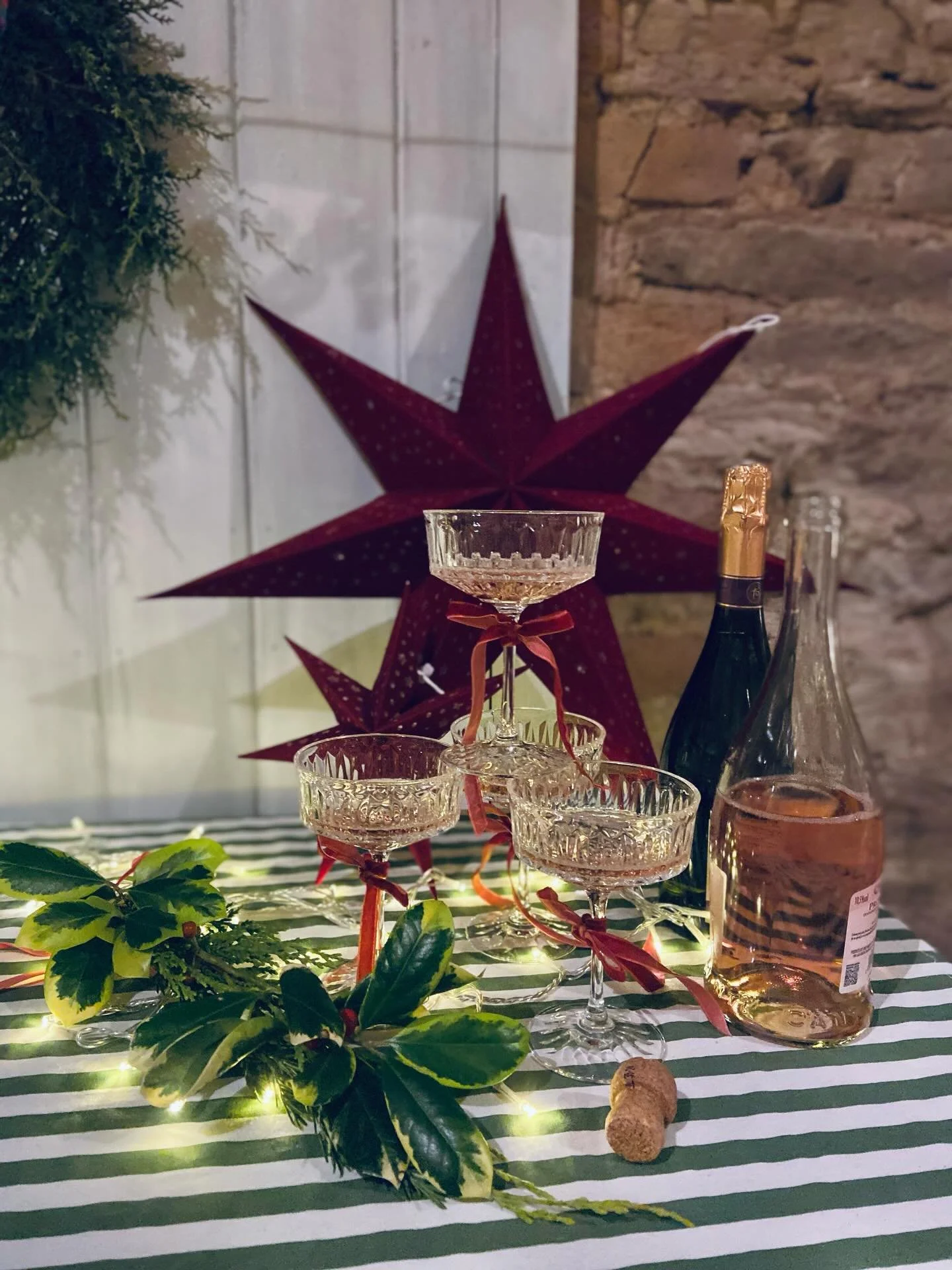 🥂BARRE &amp; BUBBLES 
Join us on Tuesday 16th December at 19:15 for a Christmas edition of Holistic Barre

✨We&rsquo;ll move to a joyful holiday soundtrack, then toast with a little bubbly as we celebrate the sparkle of sisterhood

🎄Whether you&rsq