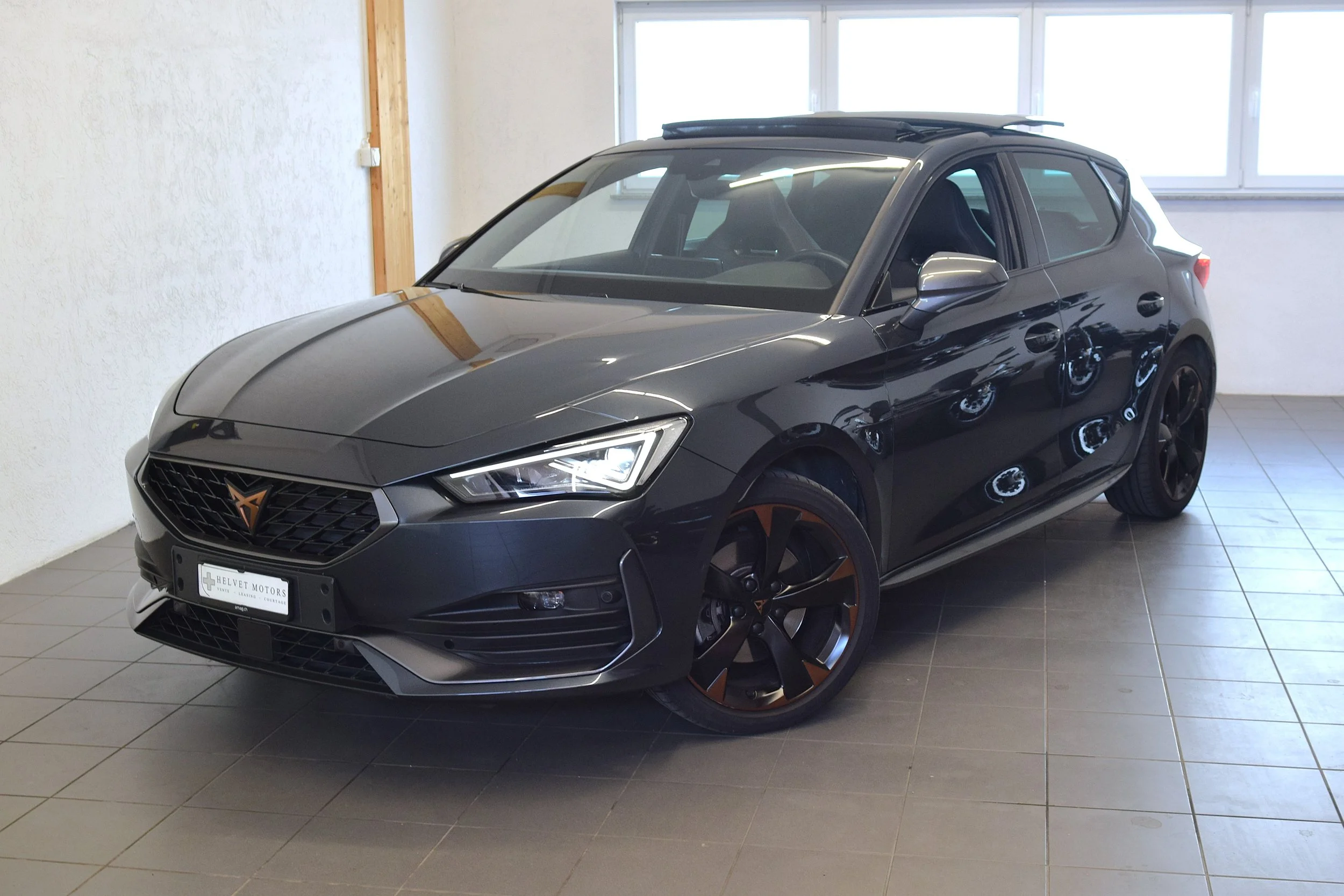 CUPRA LEON 2.0 TSI DSG - Année: 10/2023 - Kms: 28.900 - Prix: 29.900 Chf