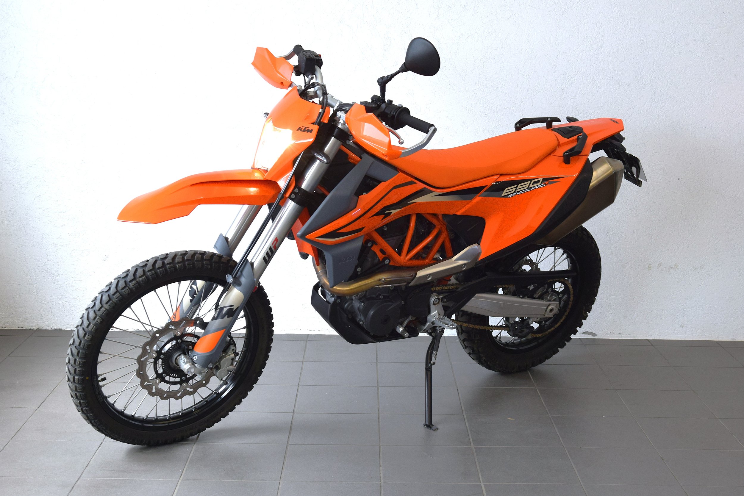 KTM 690 SMC R - Année: 04/2025 - Kms: 2.500 - Prix: 10.900 Chf