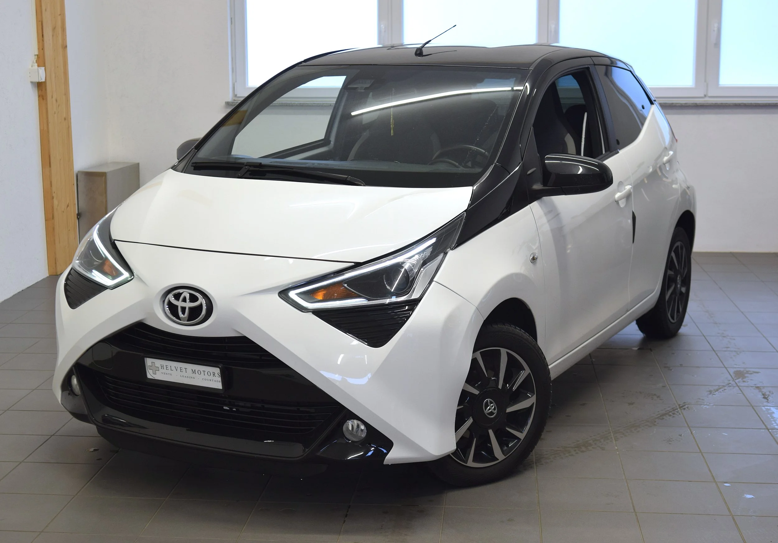 TOYOTA Aygo 1.0 VVT-i JBL Black&White Edition - Année : 07/2021 - Kms: 37.700 - Prix: 13.200 Chf