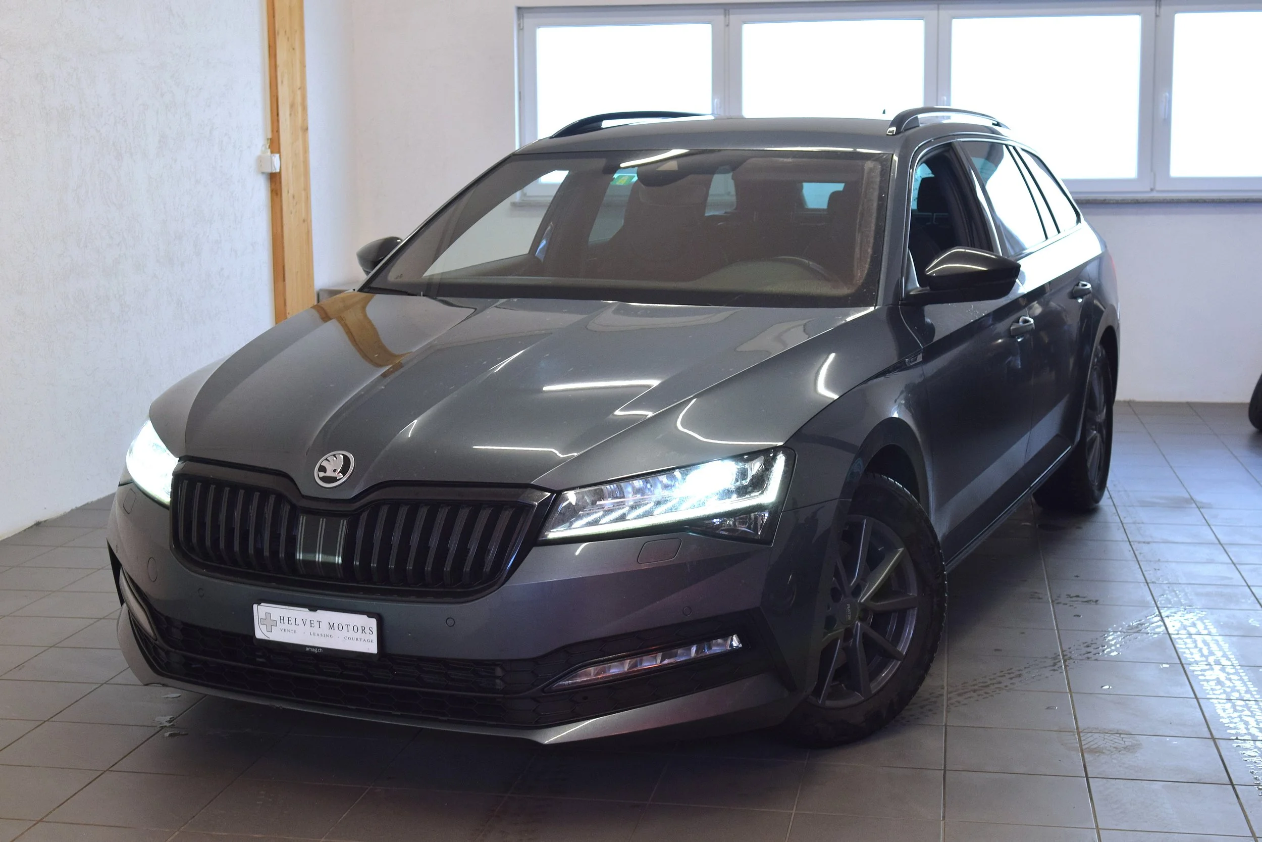 SKODA Superb Combi 2.0 TDi SportLine 4x4 DSG - Année: 02/2021 - Kms: 126.500 - Prix: 20.900 Chf