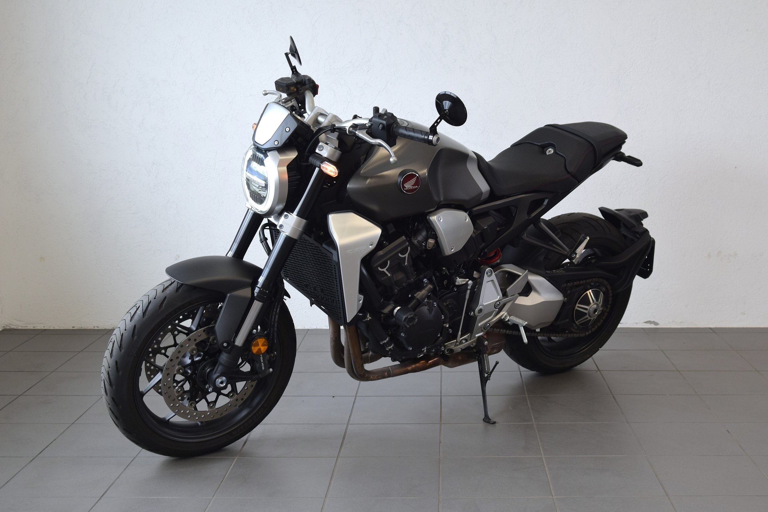 HONDA CB 1000 R ABS - Année: 06/2019 - Kms: 15.100 - Prix: 6.900 Chf