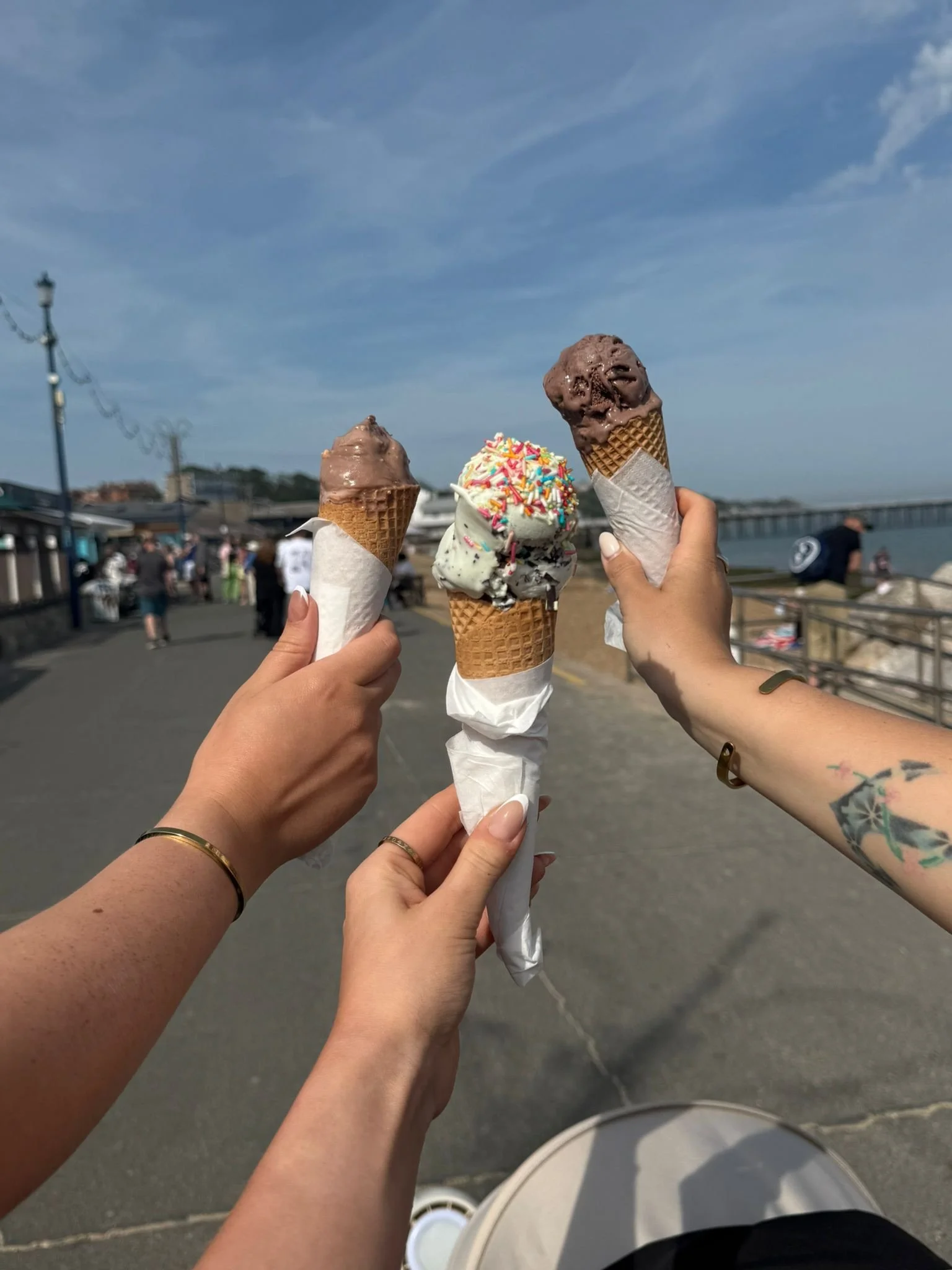 ☀️ May at Lauren Weston Beauty ☀️
Month 5/12 ✔️ and we packed a lot in&hellip;

Ice creams by the beach 🍦
Wedding celebrations 💍
Dinners out 🍽️
Holiday adventures ✈️ 
and most importantly&hellip; a victorious night at Bongo&rsquo;s Bingo 🏆🪩

We 