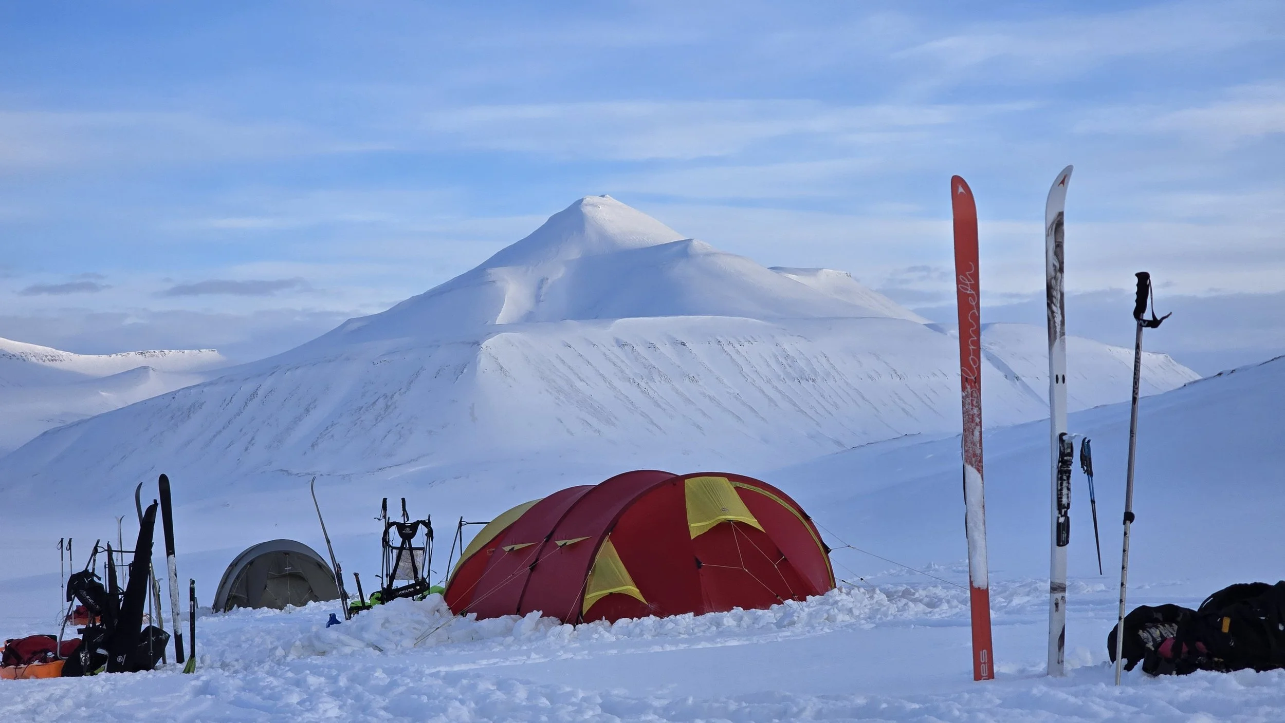 Telt i snøen på Svalbard
