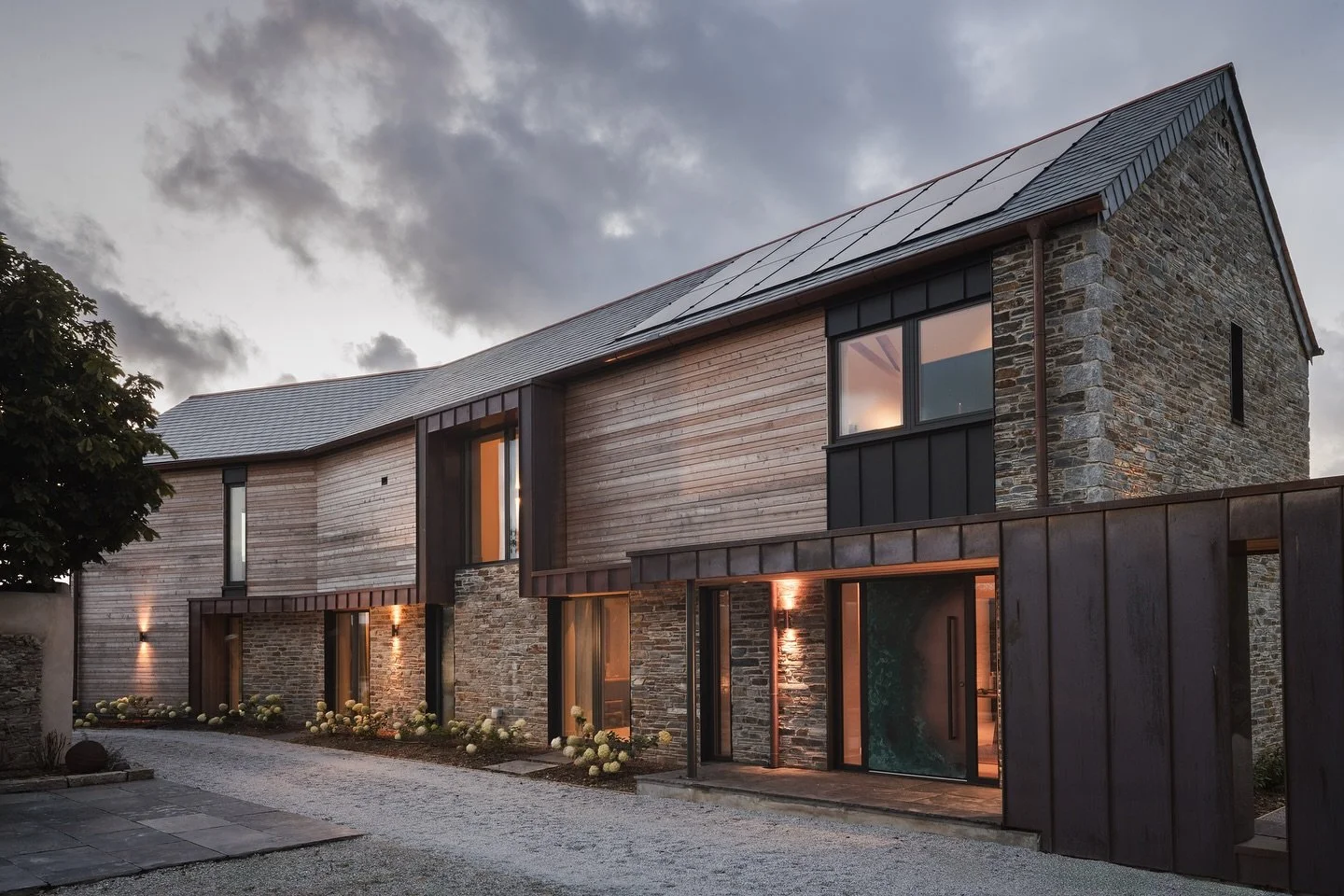 AWARD WINNING NEWS 🏆💫👷 

We were delighted to hear that Ladybird Farm, a recently completed project for Perring Properties, was announced as the winner of the New Build award from the Cornish Buildings Group. A huge well done to @arco2_design for 