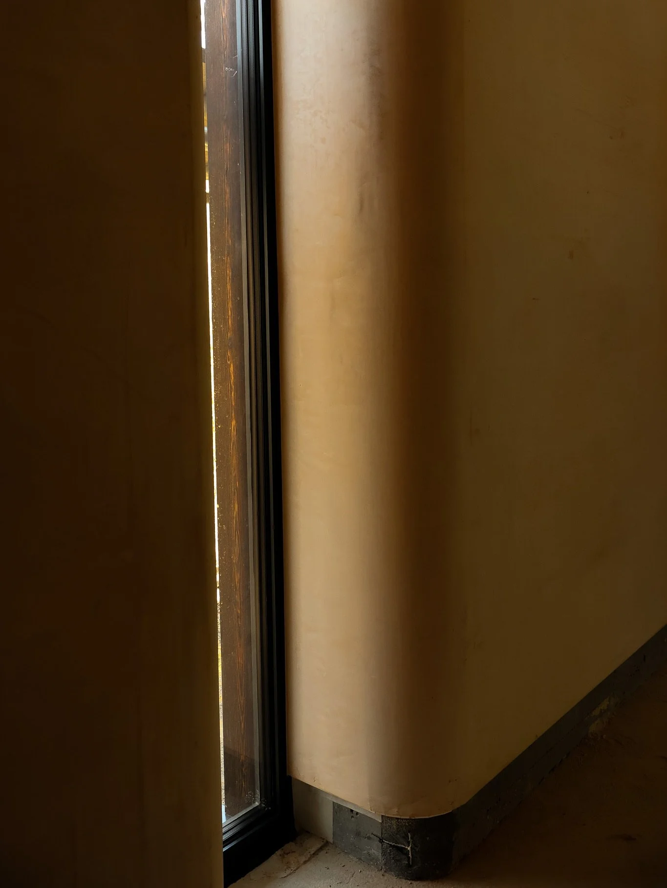 Classic curves, a timeless feature, drawing you in and leading the way. The preparation for curved walls vs flat is quite the contrast. It involves a multi layered approach, which requires a great deal of patience and a high level of skill. The resul