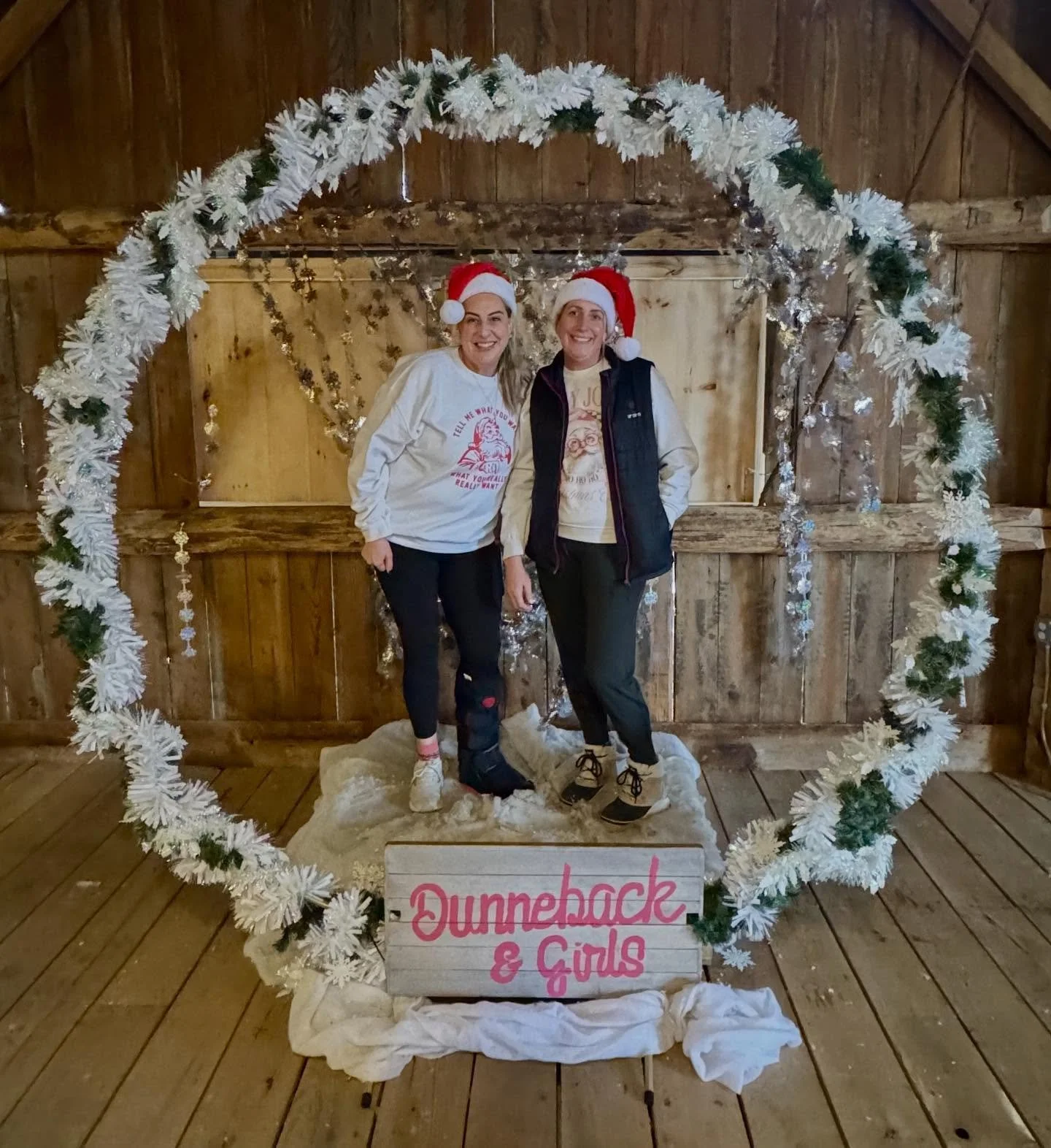 Merry Christmas and Happy Holidays from the girls!! Xoxo 💕🎅🏼