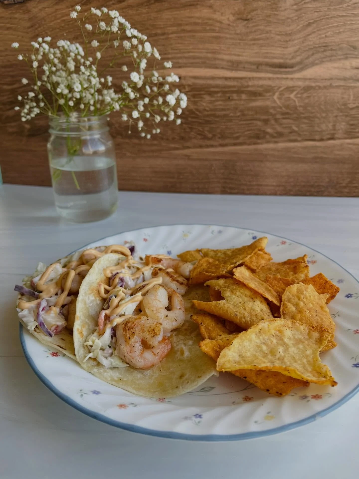 Our lent menu is available now! Shrimp tacos, fish sandwich and a shrimp pizza are waiting for you! 🍤😍 Open until 9pm!