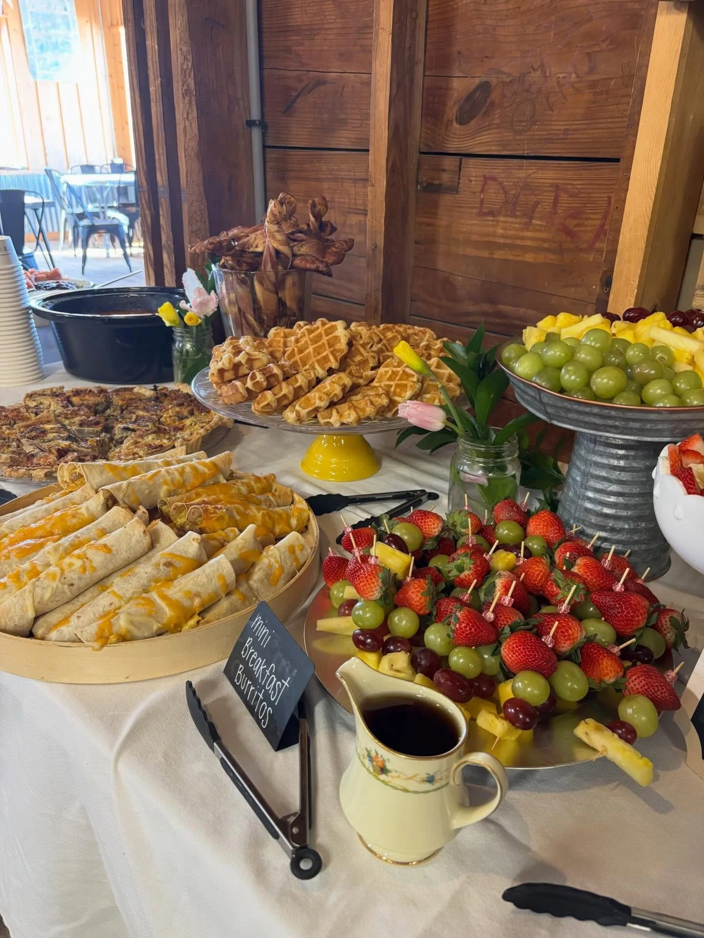 Hop on over for our Bunny Brunch this Saturday 9-11am! 🐰🌷

Enjoy a festive Easter brunch + sweets buffet bar, snap photos with the Easter Bunny, and let the kids get creative with a fun Easter craft! ✨

Tickets are required&mdash;grab yours before 