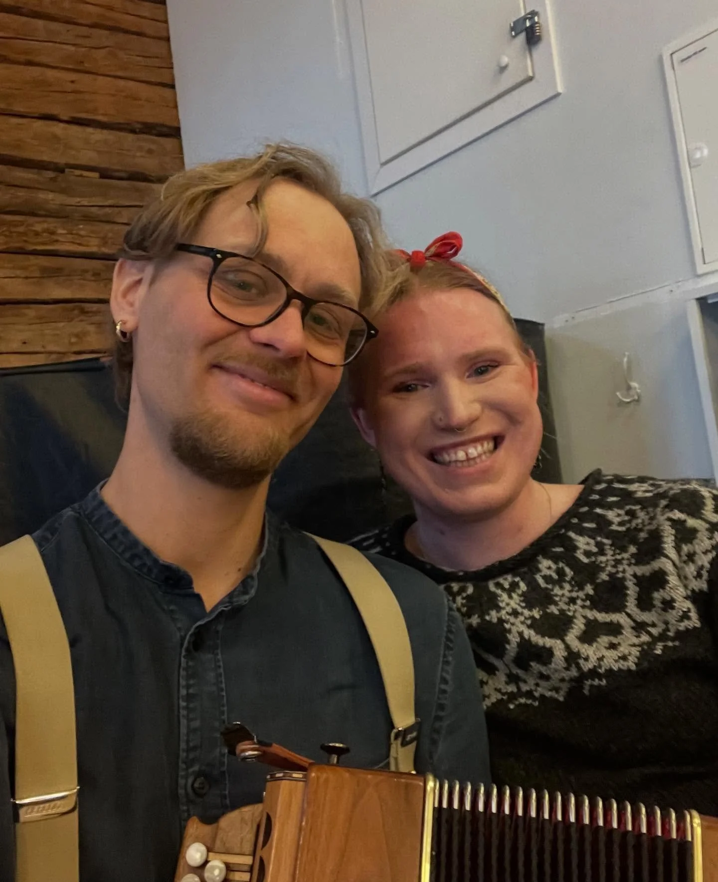 Julgransplundring p&aring; Farsta g&aring;rd idag med b&auml;sta @lovismusiker och f&ouml;reningen FoDiS + Farsta f&ouml;reningsr&aring;d🎄🎶