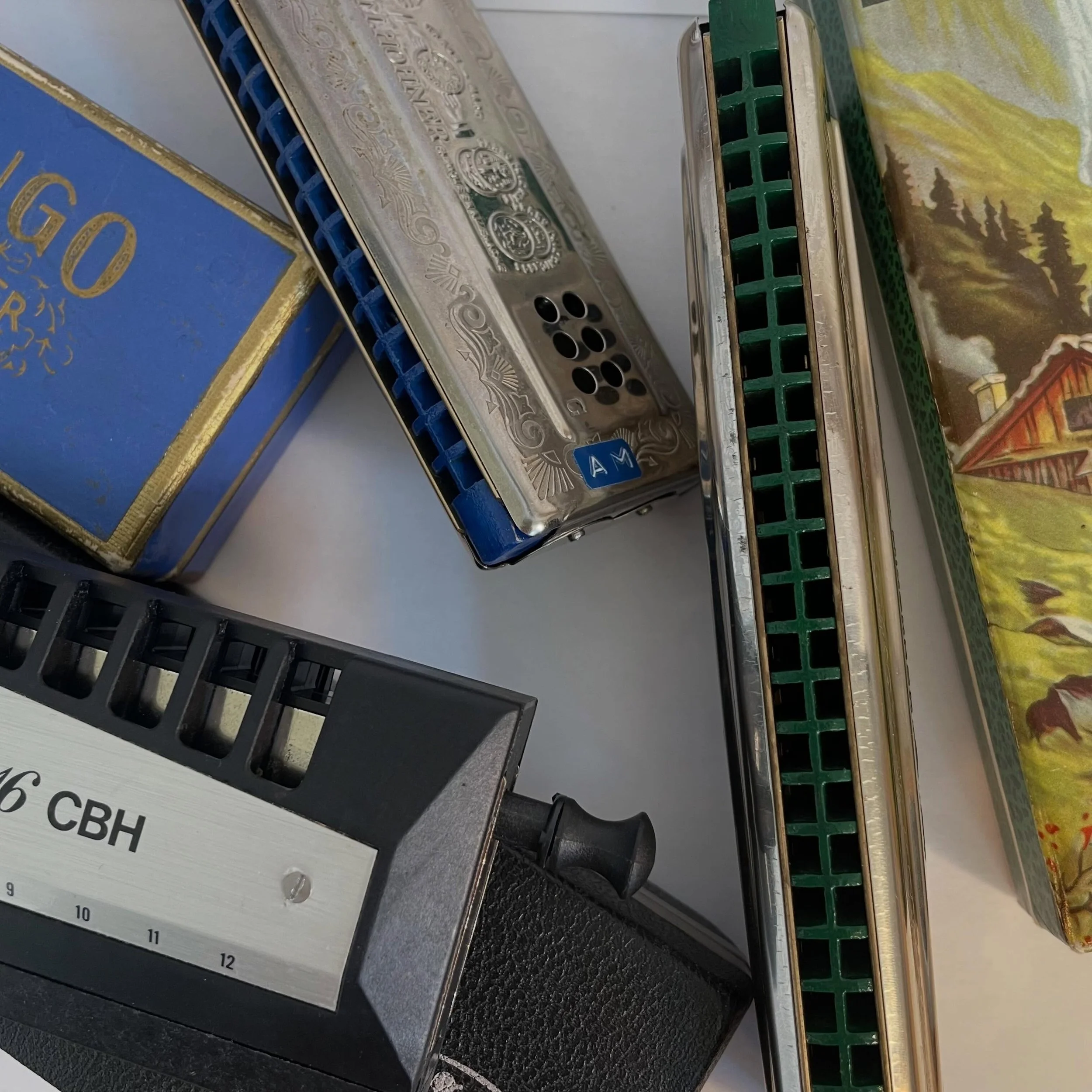P&aring;fyllning i butiken p&aring; hemsidan med tre ovanliga spel. Ett ovanligt kromatiskt CBH 2016 och tv&aring; specialbyggda dubbla tremolospel, ett i Am/C och ett i A/D.✨