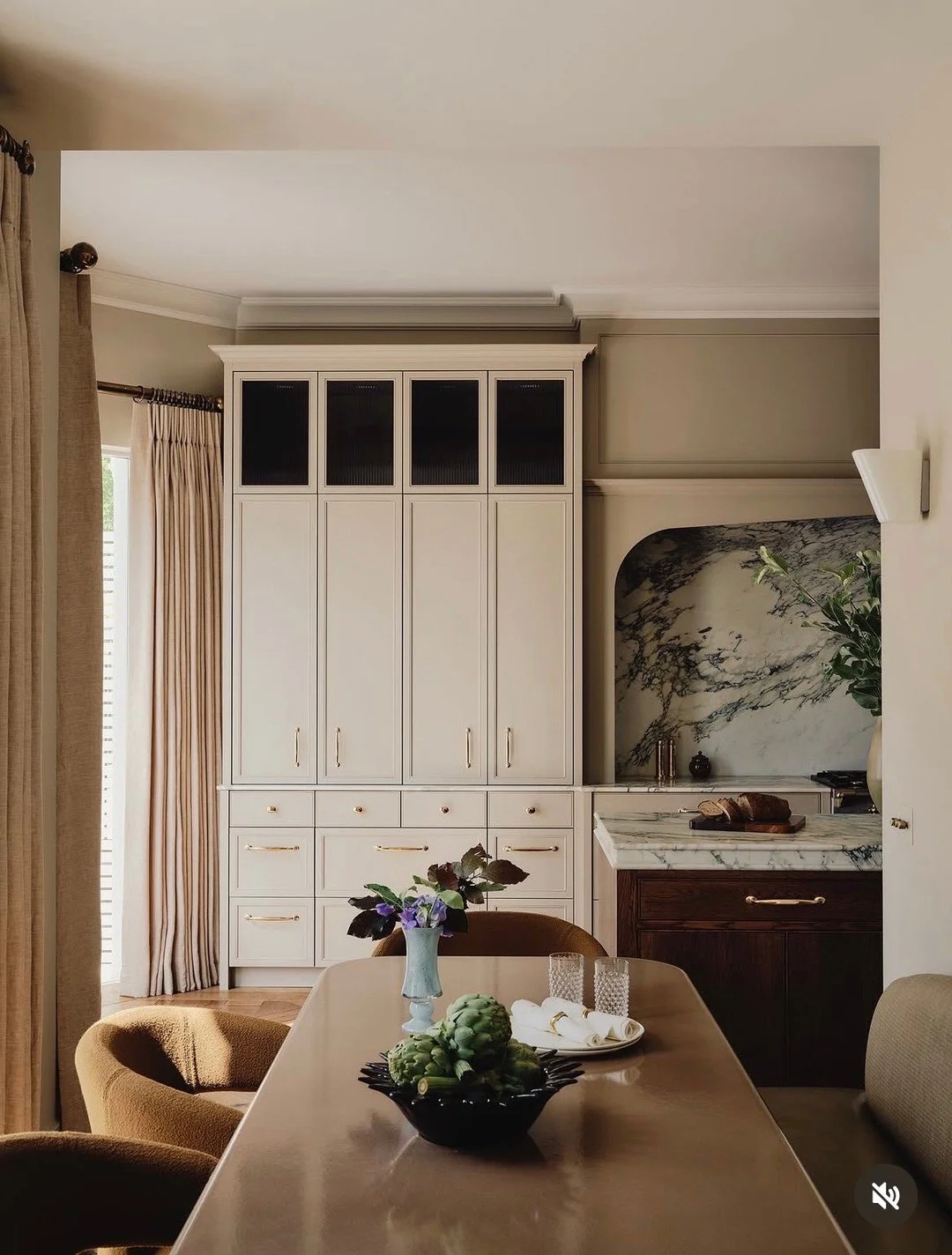 Recently saved 📌
1. Design: @studioduggan Photo: @dean.hearne
2. Design: @toddhellmuth Photo: billaltaright
3. @cinnyofficial
4. Design: @deorling Photo: @that_nice_room
5. Design: @blockhousebuild Photo: @astridtemplier

-

#recentlysaved #designin