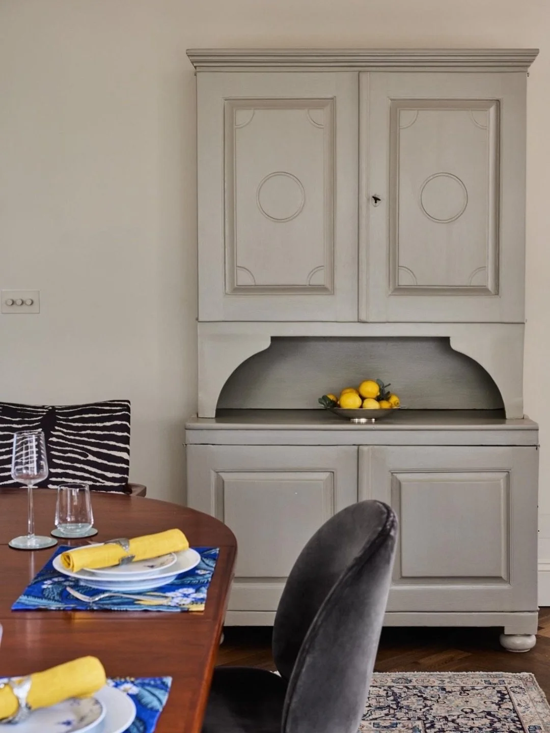 Sourcing antiques is one of the best bits of my job - they instantly add character, warmth and charm to a home and it&rsquo;s always fascinating to wonder about their history 🤍
⠀⠀⠀⠀⠀⠀⠀⠀⠀
This beautiful antique Swedish piece sits perfectly in this di