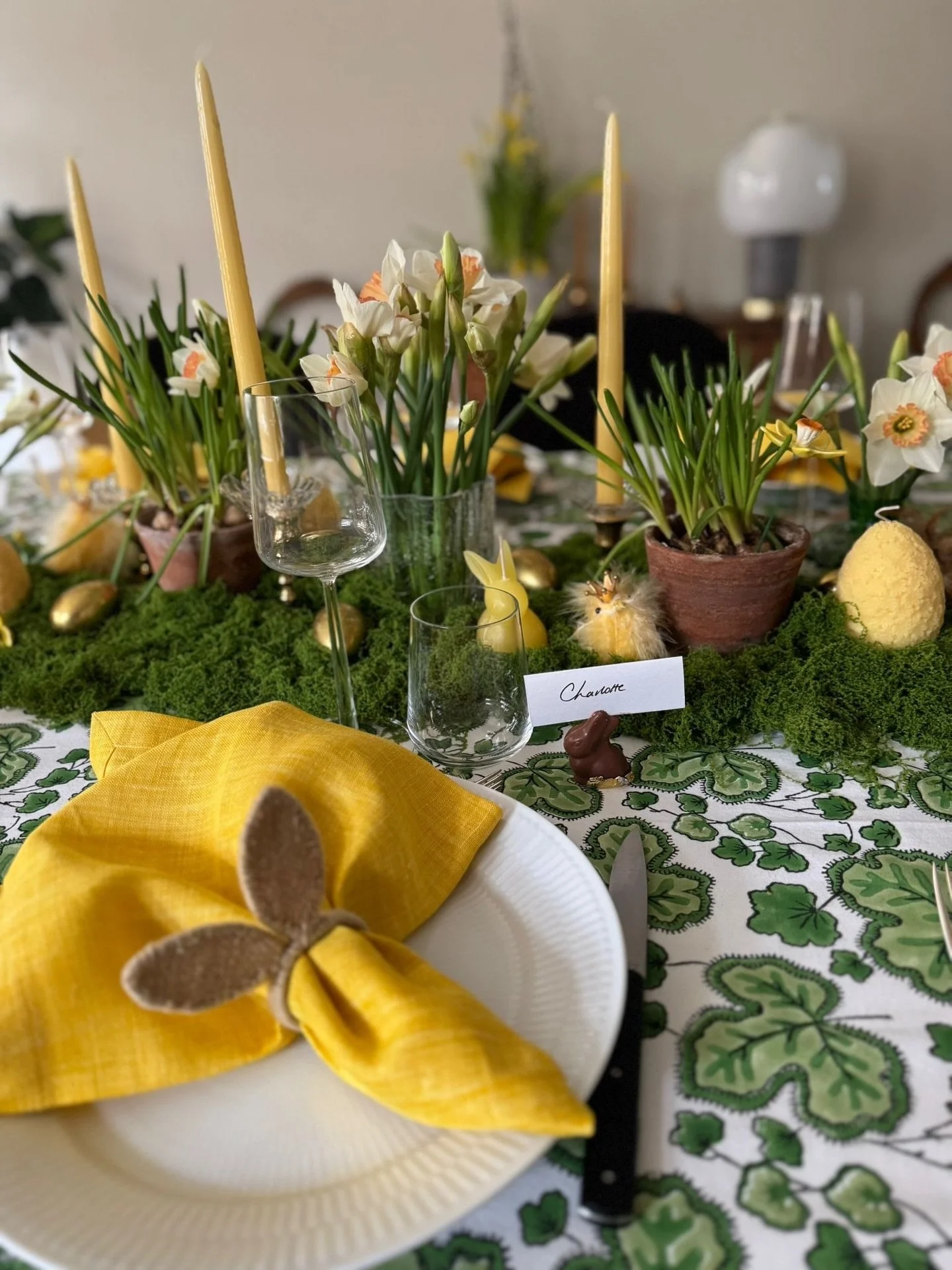 Happy Easter from my table to yours 🐥 🐰 🌼 

#eastertable #tablesetting #easterdecor #easterdecorating