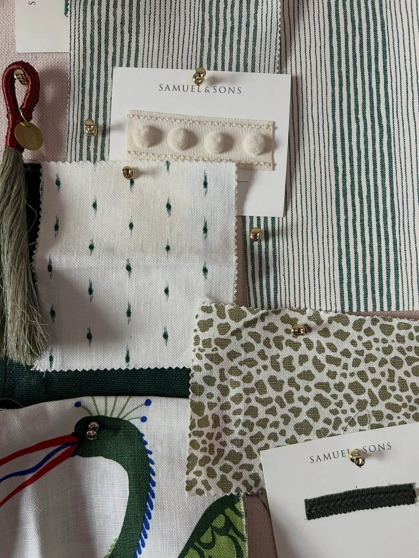 Slowly turning the moodboard vision into reality in our Swedish summerhouse guest bedroom 🙌🏻

#interiordesign #moodboard #conceptboard #swedishsummerhouse