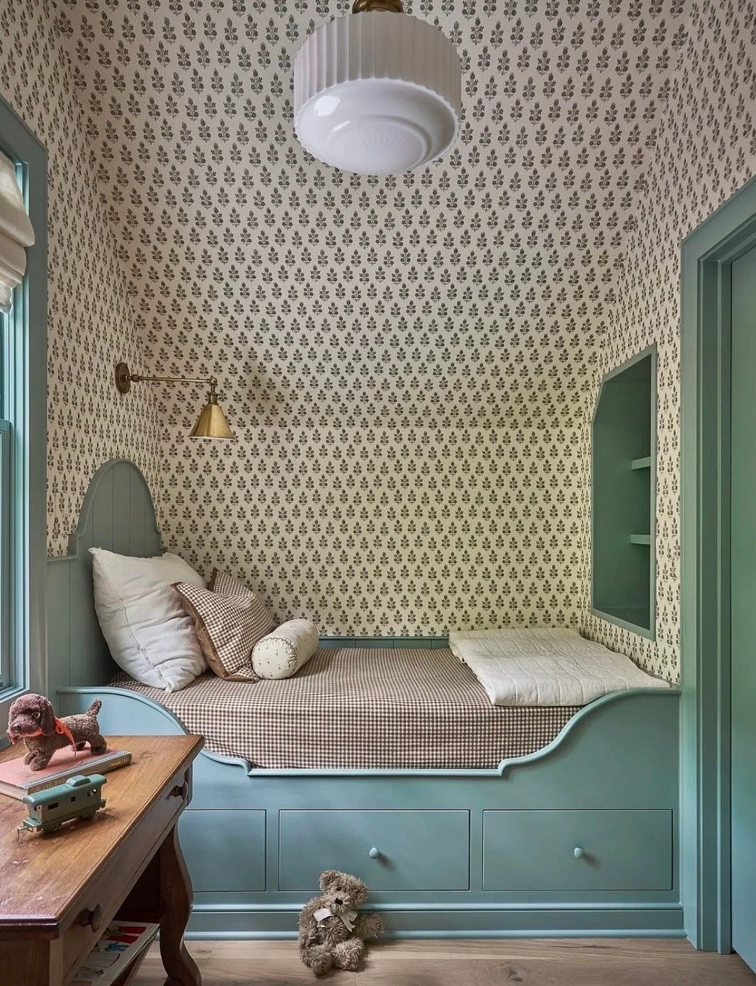 Children's rooms are a joy to work on, but these rooms really need to work hard! As well as being cosy, warm and playful, they also need to be super practical. Children's room often aren't huge, which means we have to maximise every inch with plenty 