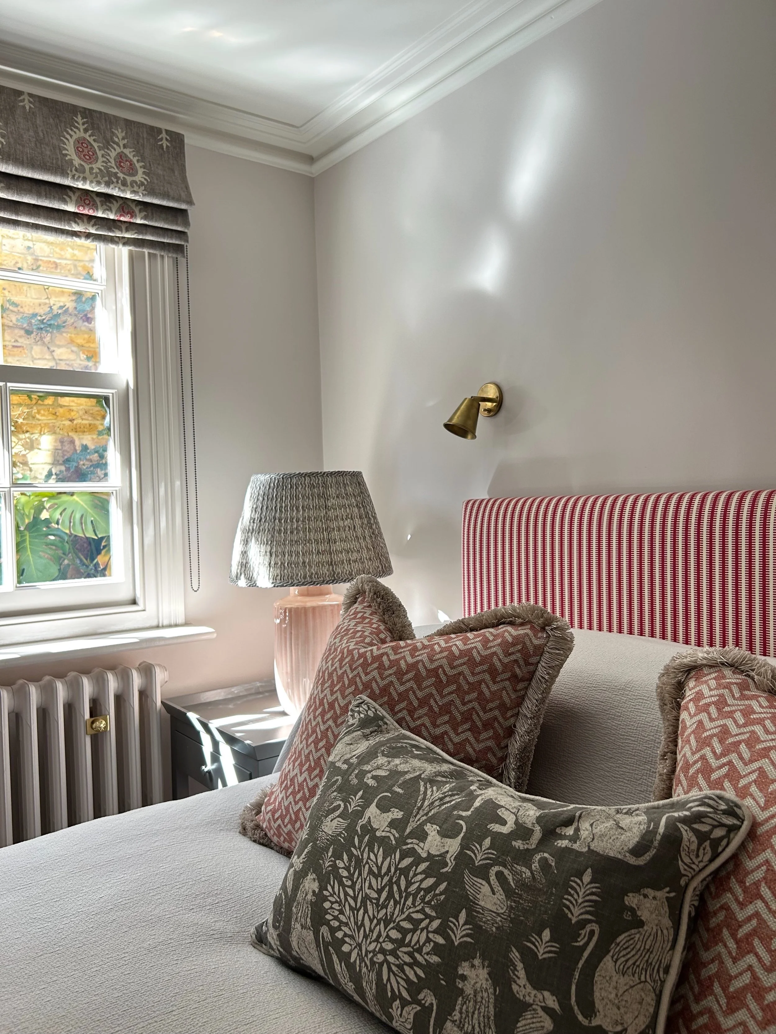 The sunshine streaming into the courtyard guest bedroom in our Chelsea townhouse project 🍃
⠀⠀⠀⠀⠀⠀⠀⠀⠀
This room is super quiet and has the loveliest outlook onto a private courtyard - it&rsquo;s one of our favourite rooms in the house.
⠀⠀⠀⠀⠀⠀⠀⠀⠀
Swip