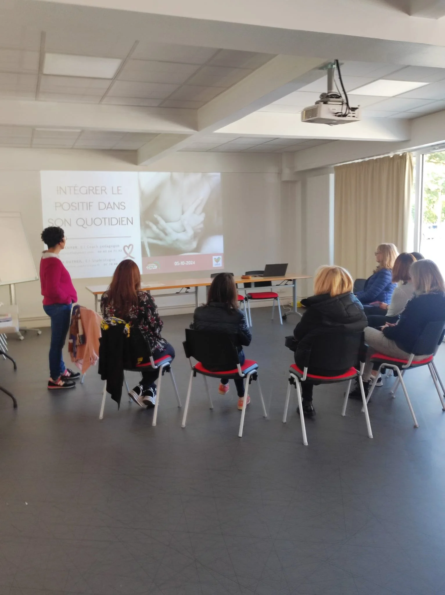 Conférence d'Élise Lécuyer sur la psychologie positive à destination des parents et enseignants