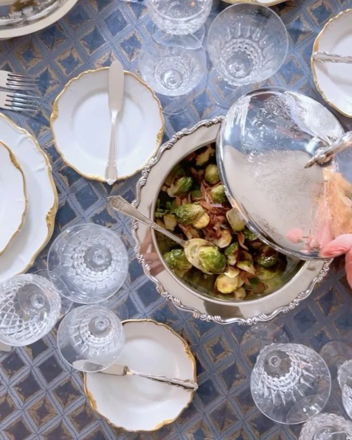 A friendly reminder to get everything polished for your Thanksgiving table.

#thanksgivingtablescape #thanksgivingtable #vintagesilver #vintagechina #marthastewart