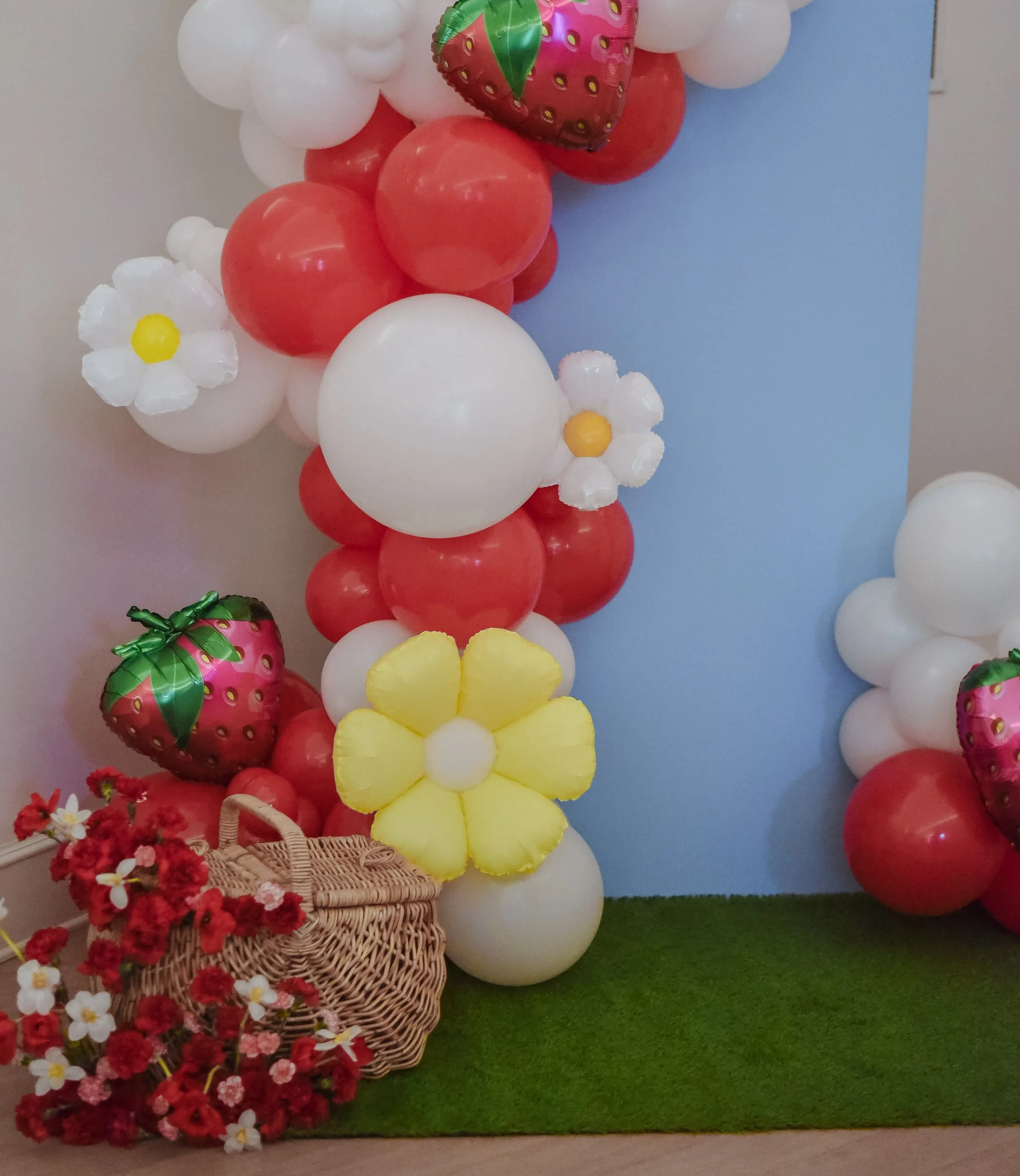 hello kitty baloons.jpg