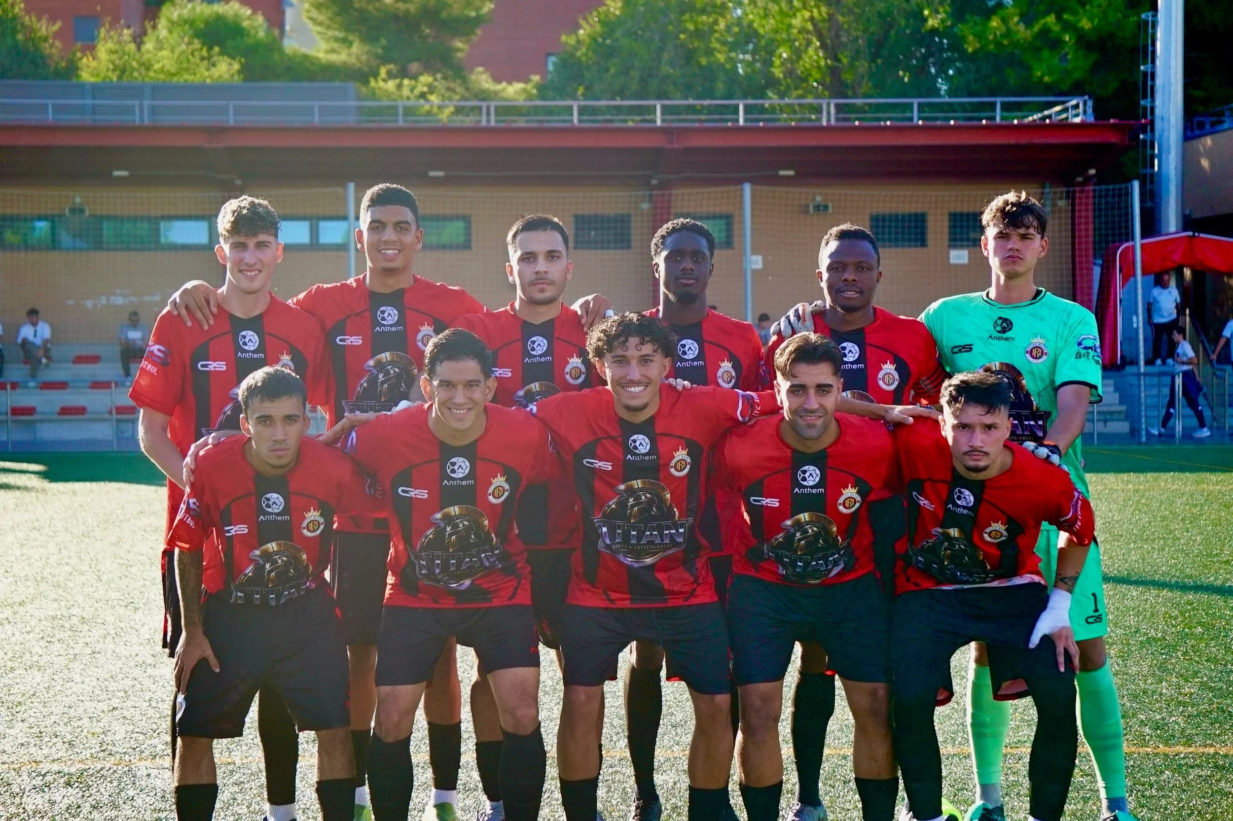 🇪🇸 📸 Im&aacute;genes del partido ante el Carabanchel

🇬🇧 📸 Images from the match against Carabanchel

#VamosApaches ❤️🖤 #VamosRacing

@steve_nijjar_official @morris.pagniello @crssportswear @amansidhu.81 @tigse88

#futbolmadrile&ntilde;o #foto