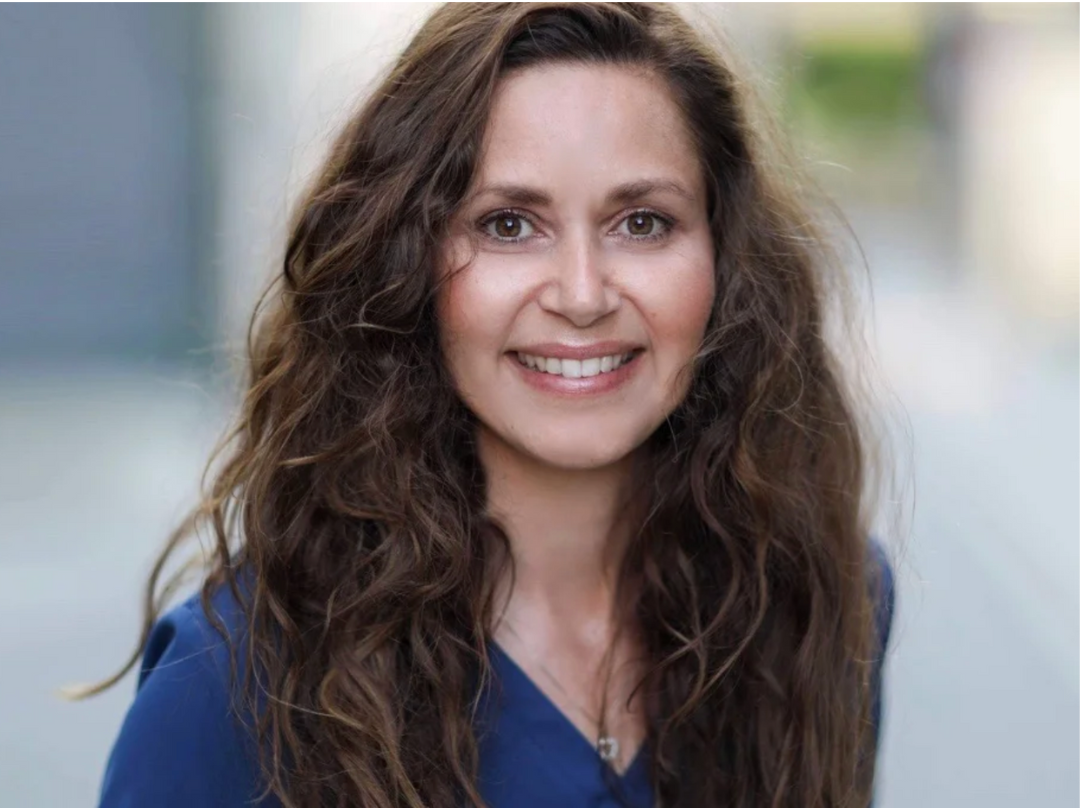 Dr Mari Ellingsen Chammas er lege og spesialist i gynekologi og fødselshjelp. Hun har også fordypet seg med spesialutdannelse om overgangsalderen og jobber daglig med kvinner i menopause i hennes klinikk Oslo Vitality Clinic.