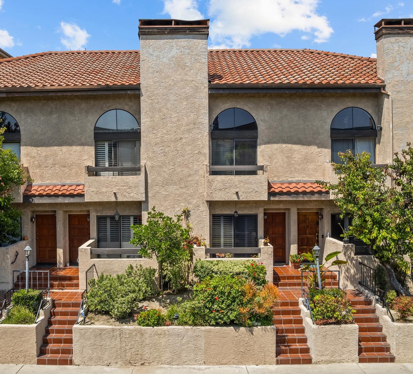 Some homes just have a vibe&hellip; and this North Hollywood townhome absolutely has it. Close to the NoHo Arts District, great restaurants, coffee spots, entertainment, and public transit, this location makes it so easy to enjoy life.
My seller boug