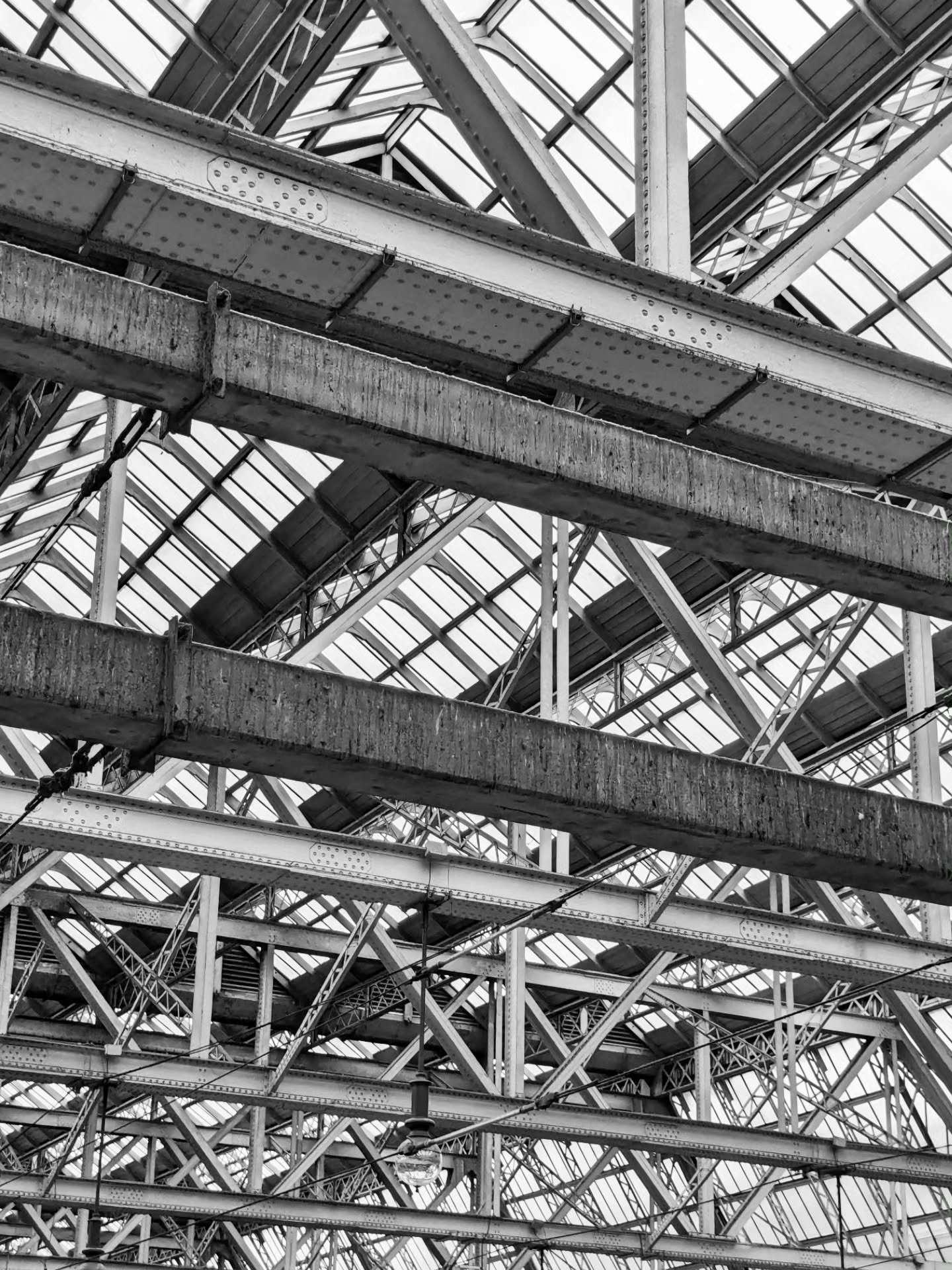 So sad to see the #glasgow Central fire.