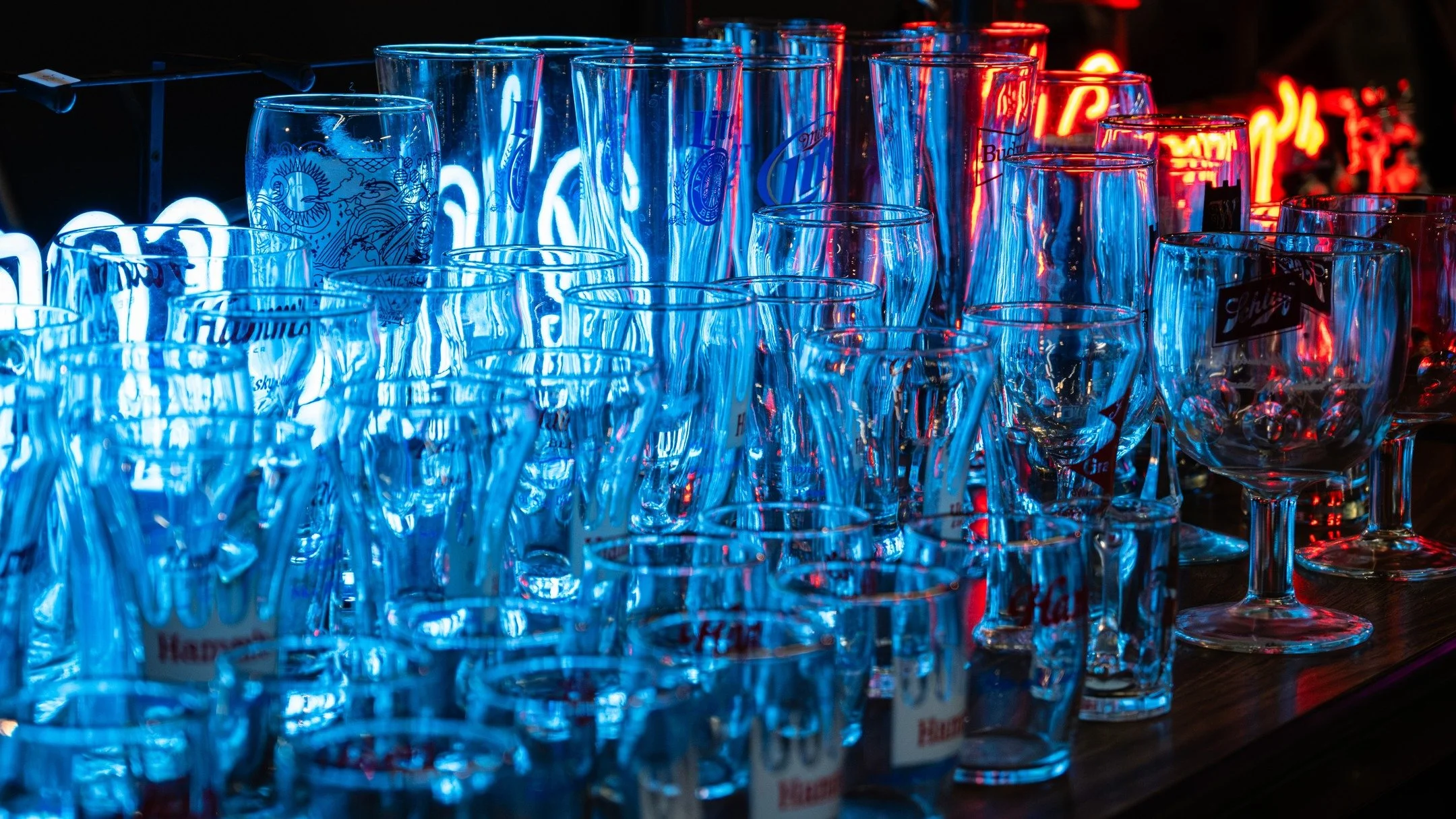 @hammsbeer show at @medinaentertainment 

I guess I'm a #beer sign #photographer now?