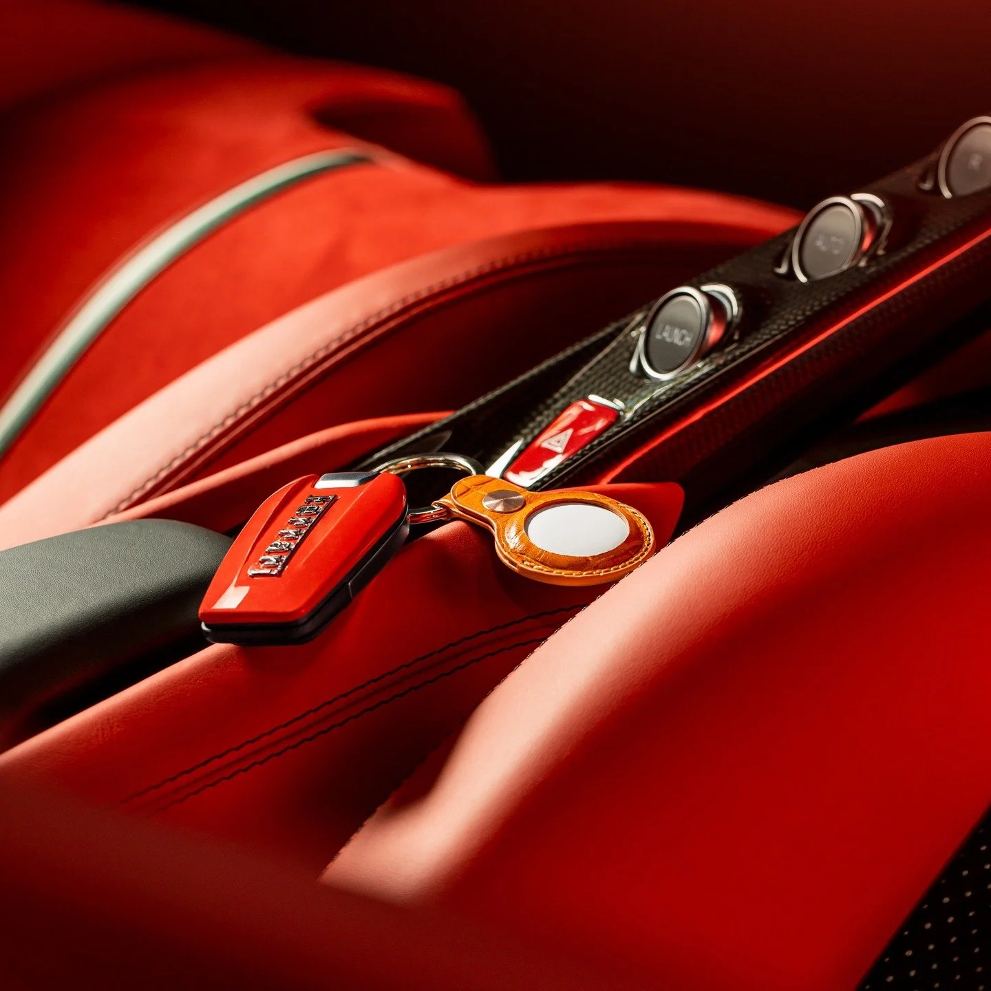 Never loose your car keys again! Shots taken for Apple Airtag Case. @canonnordic @instaphotigy @productphotodaily @quadralite #tootefoto #tootefotograaf #productphotography #reklaamfoto #hallikvisuals #productphotographer #stilllifephotographer #prod