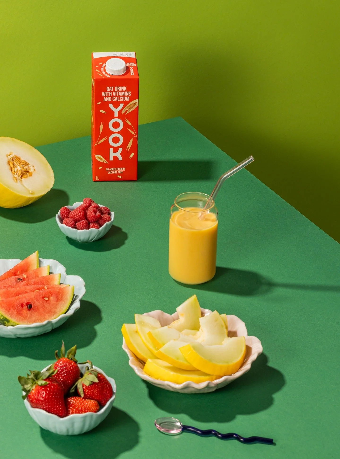 Summer vibes with @yook_eesti @canonnordic @instaphotigy @productphotodaily @quadralite #tootefoto #tootefotograaf #productphotography #reklaamfoto #hallikvisuals #productphotographer #stilllifephotographer #productphotographystudio #setdesign #adver