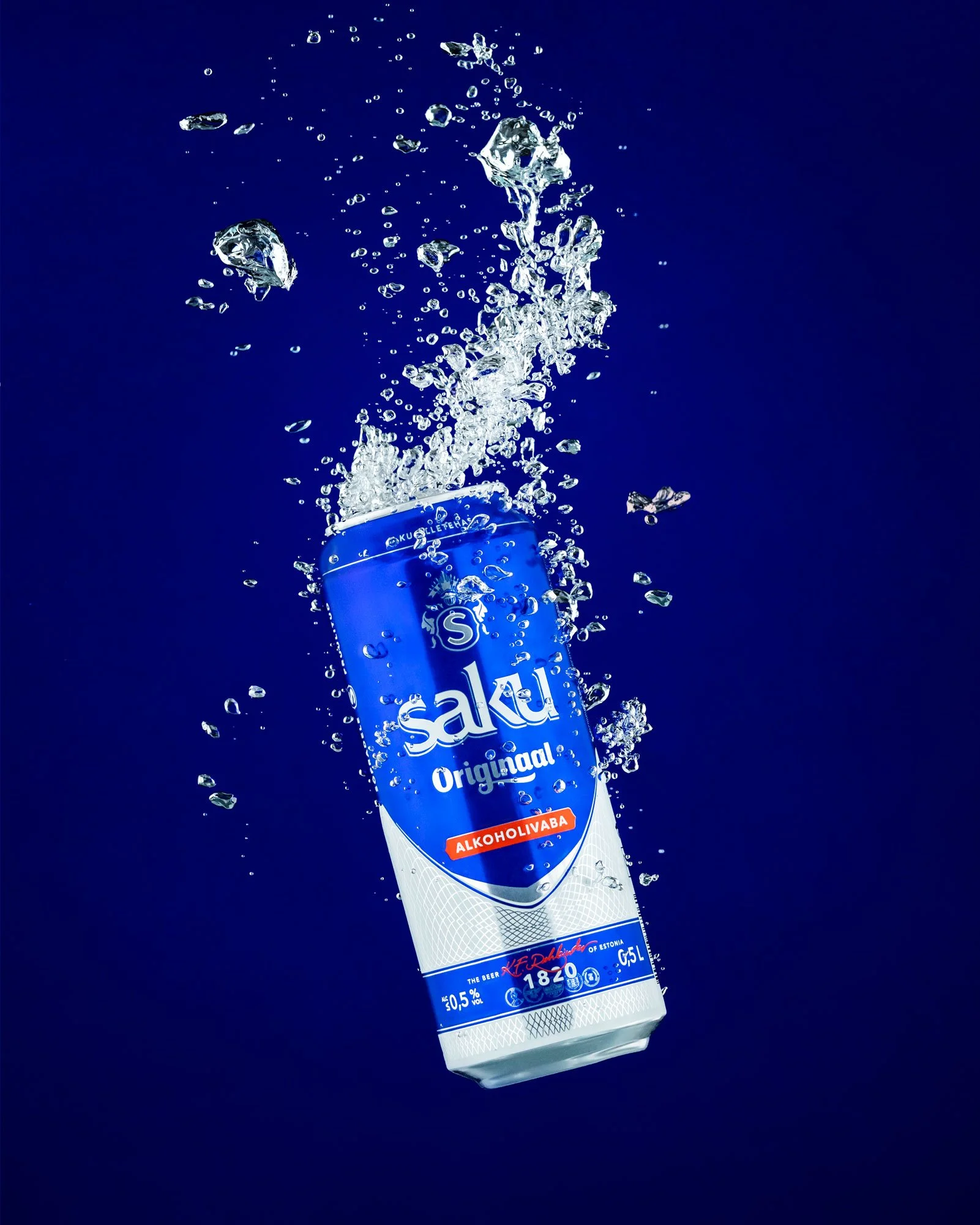 Some real-life bubbles in action. This shot was taken during a TV commercial shoot.
The video was filmed with a high-speed camera, which required a huge amount of light &mdash; so the whole crew was working in sunglasses.
One person dropping the can,