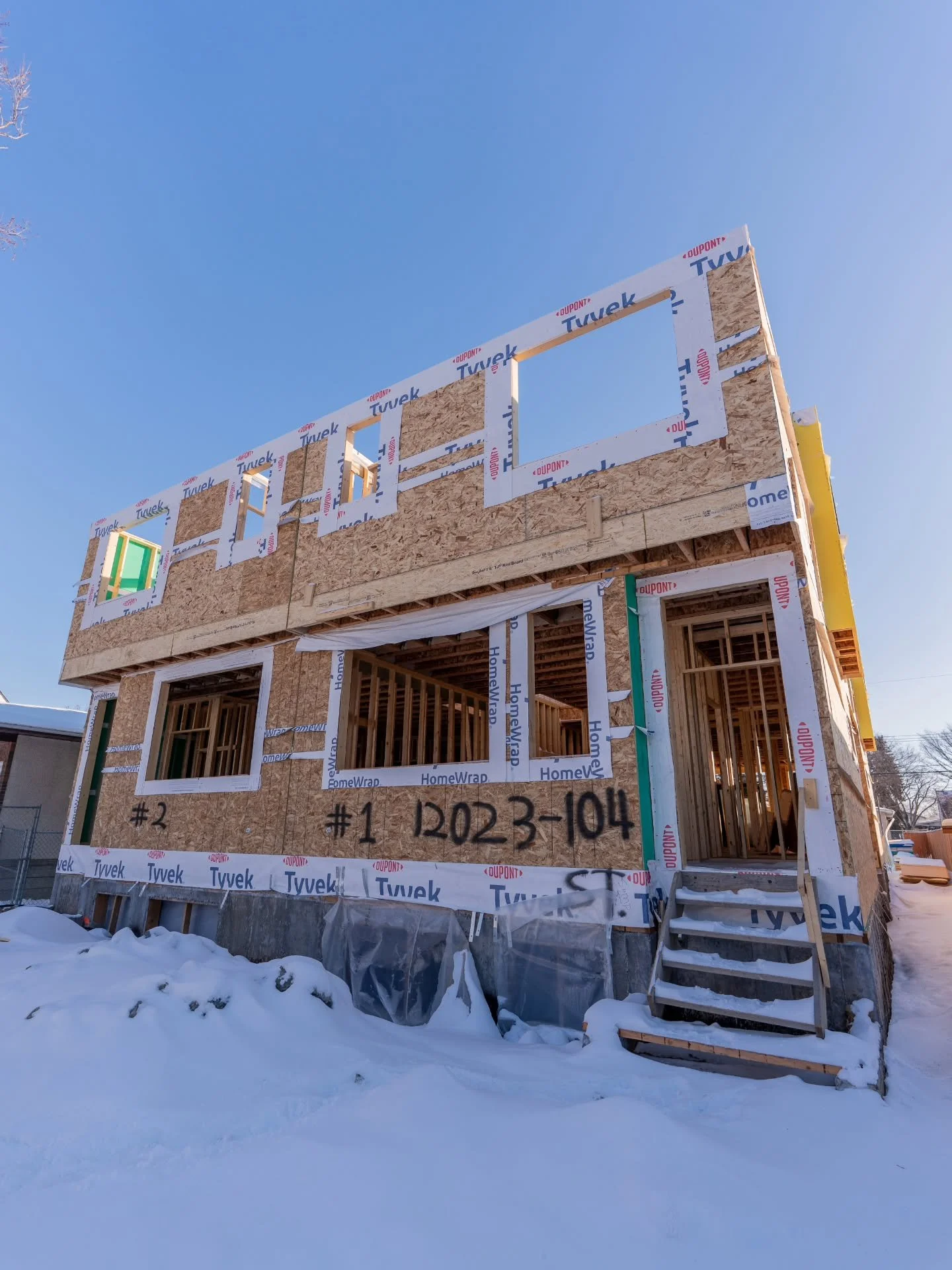 A glimpse at the work in progress on this build for @michaelhomesinc in Westwood!

Looking to make your in Westwood or around Edmonton?
Link in bio for our services or a quote!

Builder: @michaelhomesinc 
Shot by: @hammerwoodmedia 

#westwood #framin