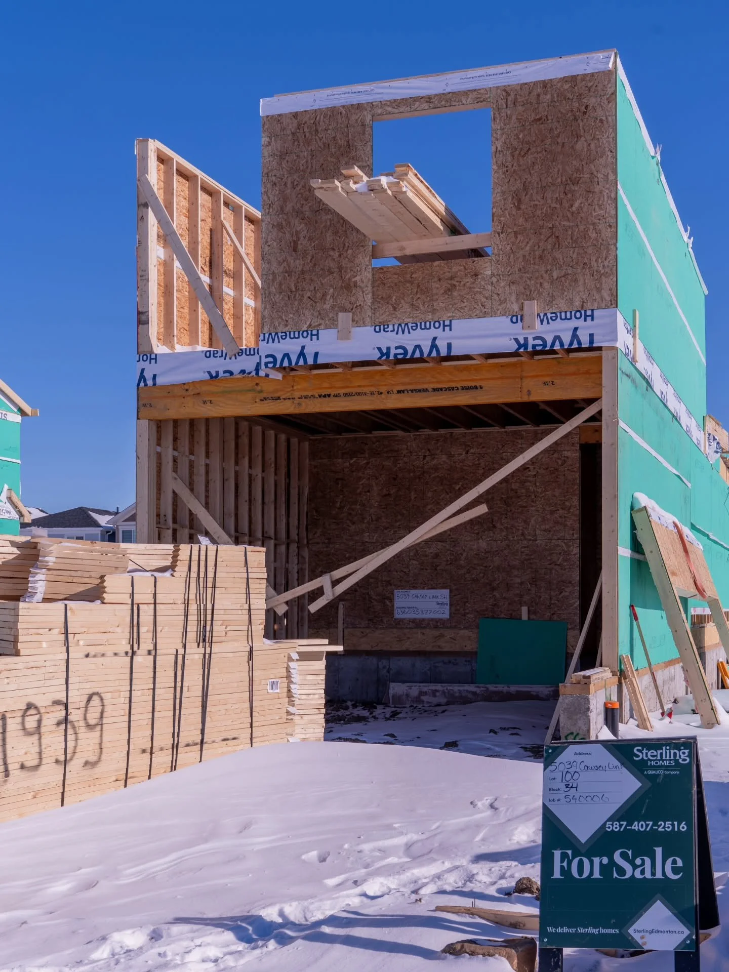 Walls are up on the second story of this build for @sterlinghomesedmonton in Chappelle!

All-weather and all-season quality when building us!
Link in bio for our services or a quote!

Builder: @sterlinghomesedmonton 
Shot by: @hammerwoodmedia 

#chap