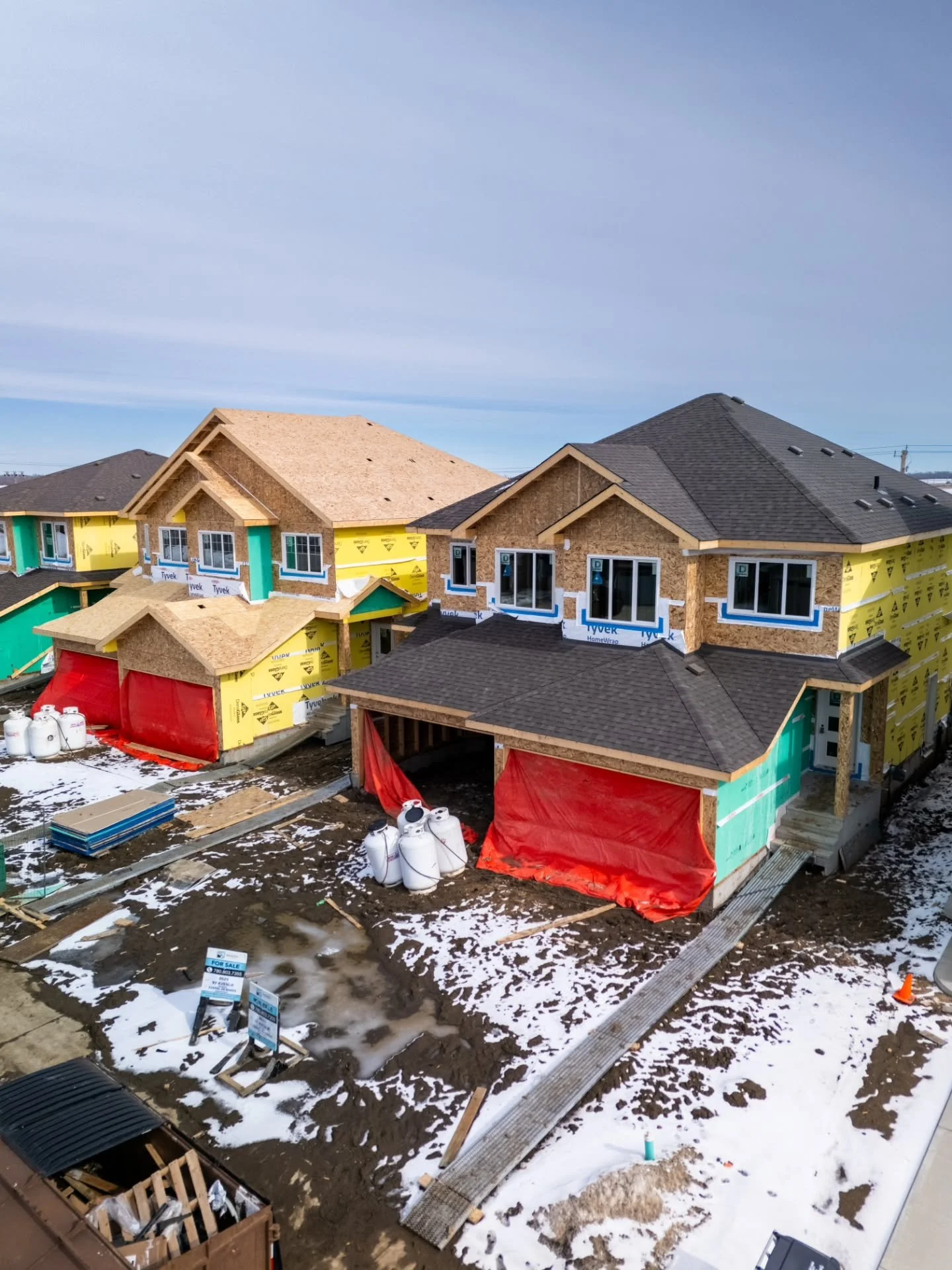 Another build down in Morinville! Two duplexes completed for @builtbyakash 

Looking to join the progress in Morinville?
Link in bio for our services or a quote!

Builder: @builtbyakash 
Shot by: @hammerwoodmedia 

#morinville #duplex #construction #