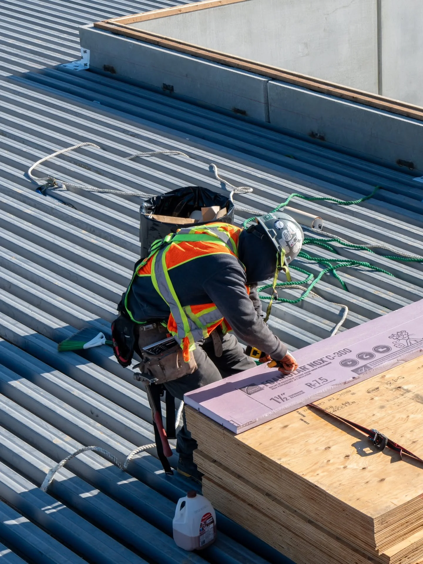 Doing our part with parapet framing for @york.construction in Stony Plain!

Quality, consistent framing is our motto!
Link in bio for our services or a quote!

Builder: @york.construction 

#framing #parapet #stonyplain #warehouse #warehouseconstruct