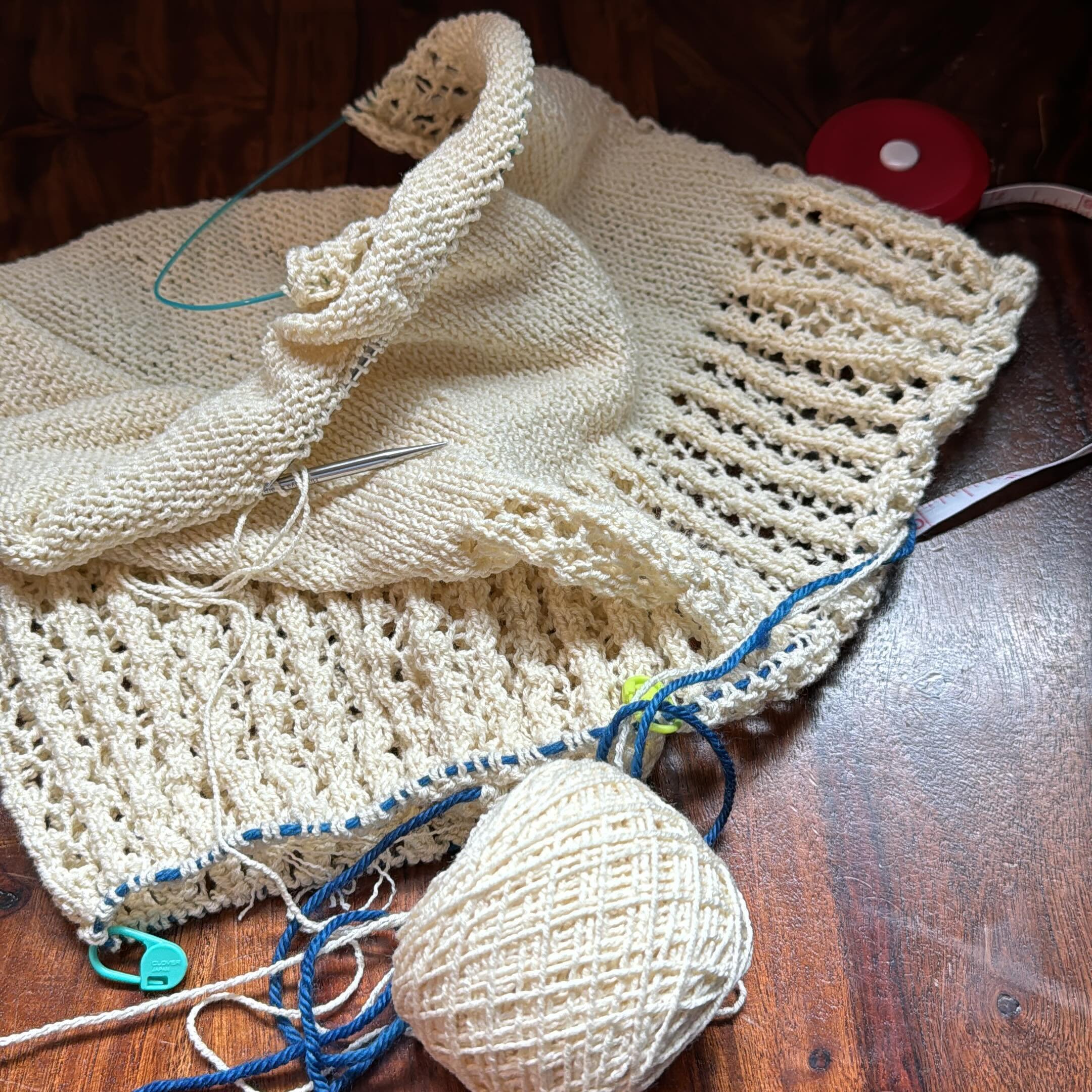 Knitting knitting knitting&hellip; why does 10 inches seem like forever? #knitting #knittersofinstagram #laceknitting #summerknit