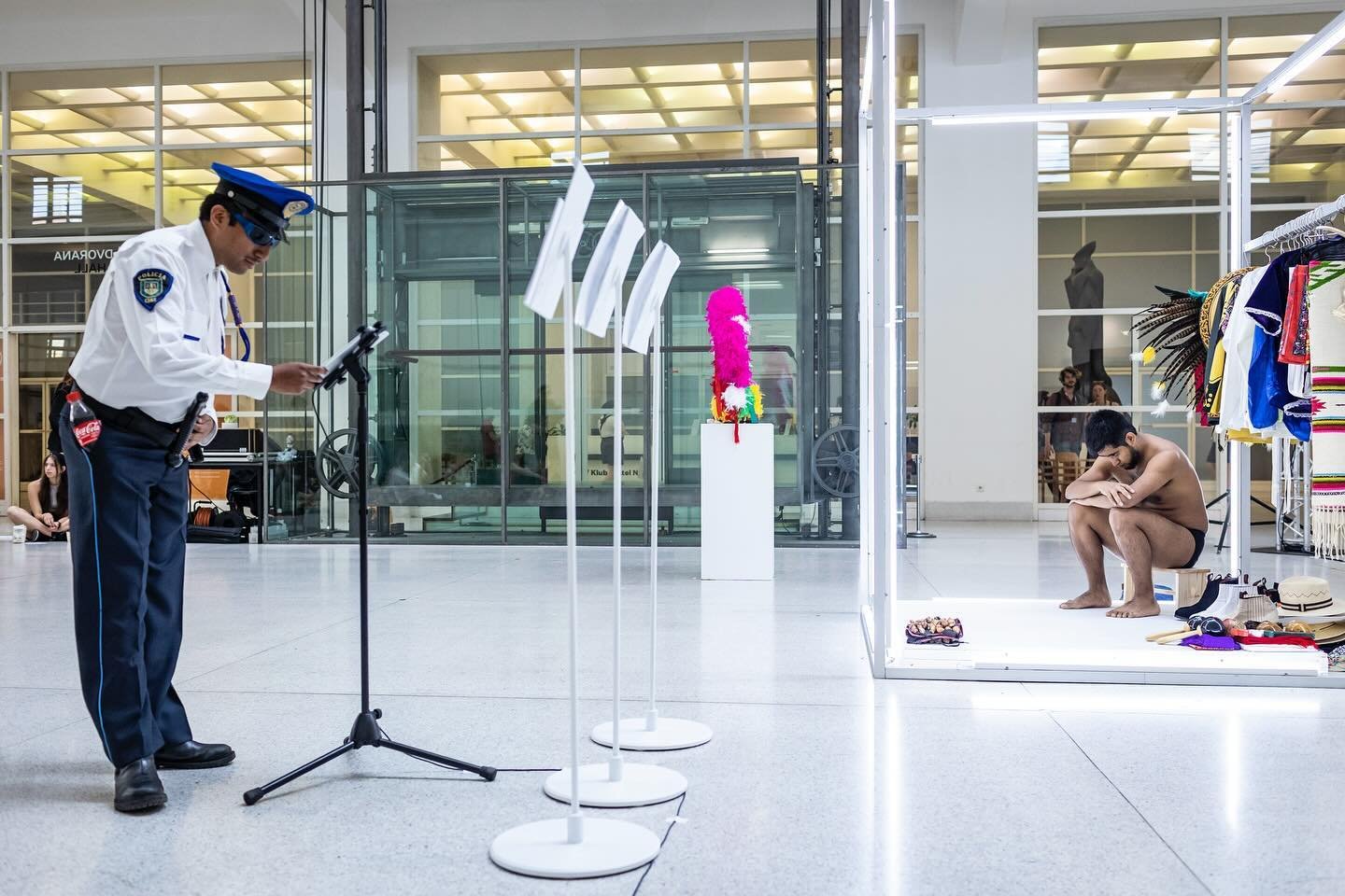 @performance_in_flux presents the work of artist @nuevozoologiquemexicano @rosa.landabur 

NUEVO ZOOLOGIQUE MEXICANO 
The piece is a scenic research based on the human zoos created at the Jardin Zoologique d&rsquo;Accilimatation in Paris at the end o