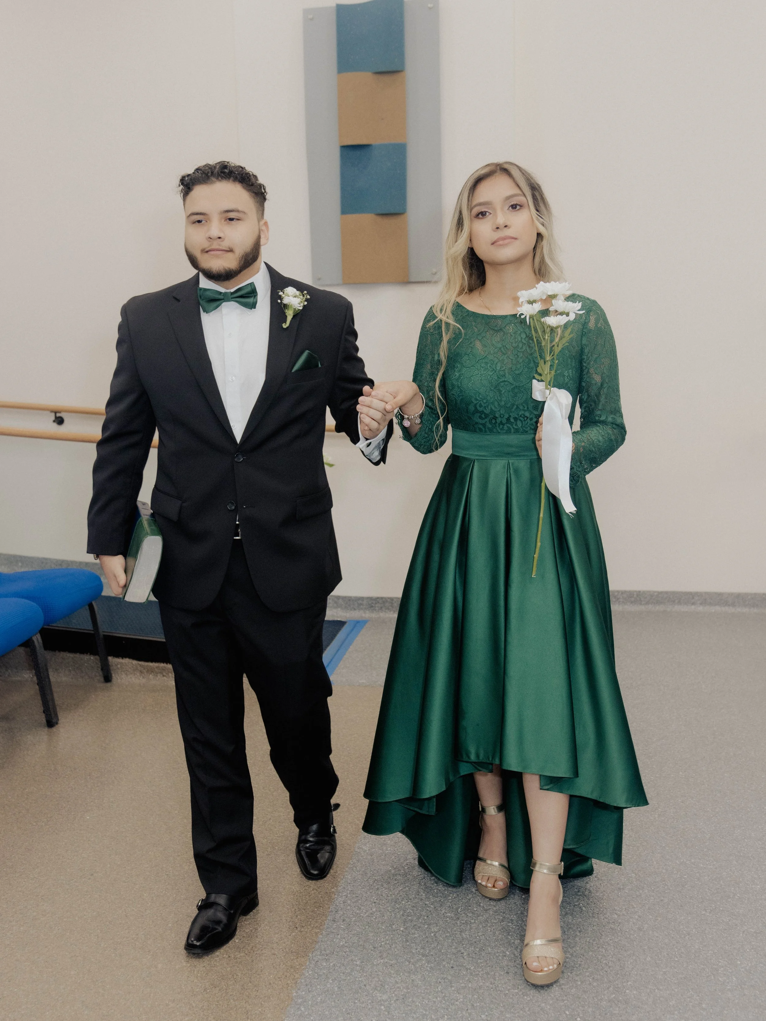 wedding queens flower girl and groomsmen