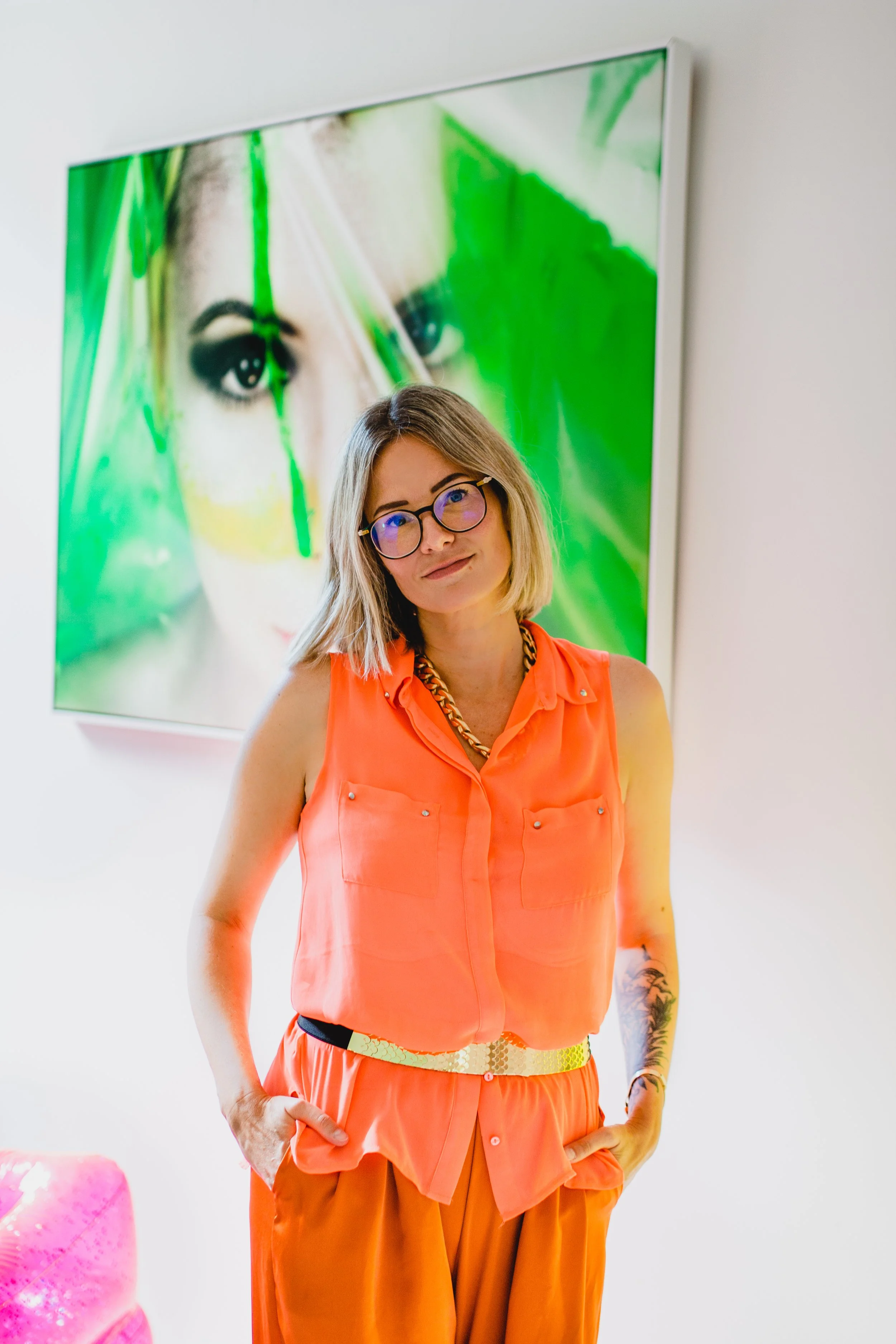 Julia von Hey Poly zeigt im Lightroom Preset Tutorial die Anwendung von Presets in Adobe Lightroom Classic