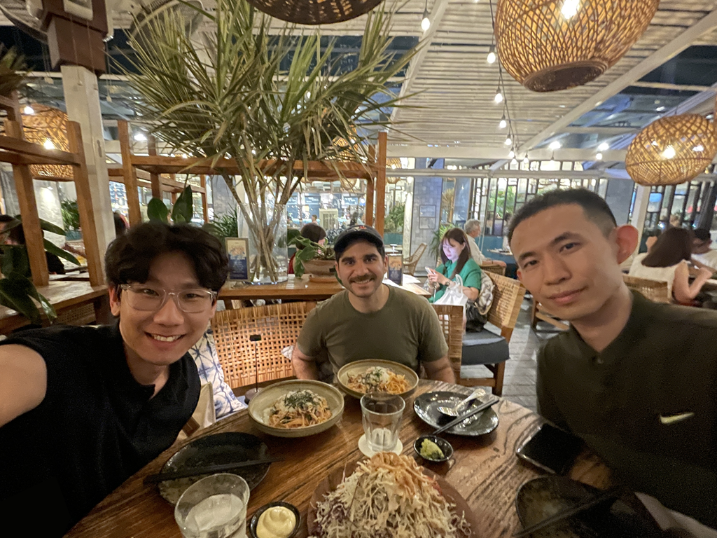 YKLab welcomes postdoctoral fellows Dr. Lucas Torres from Canada and Dr. Jinghang Shen from China!