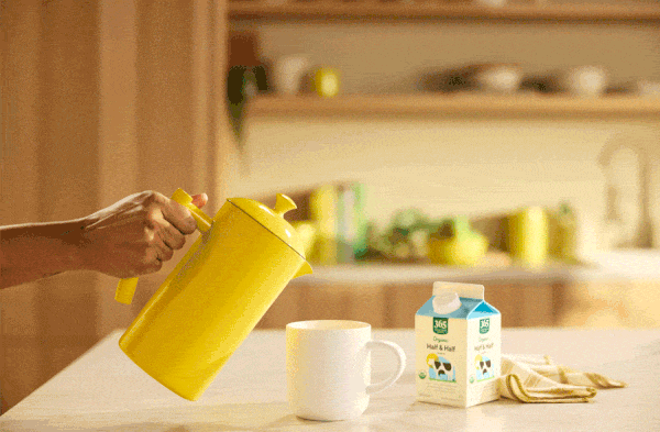 039__coffee-pour-v2-900-ezgif.com-optimize-1.gif