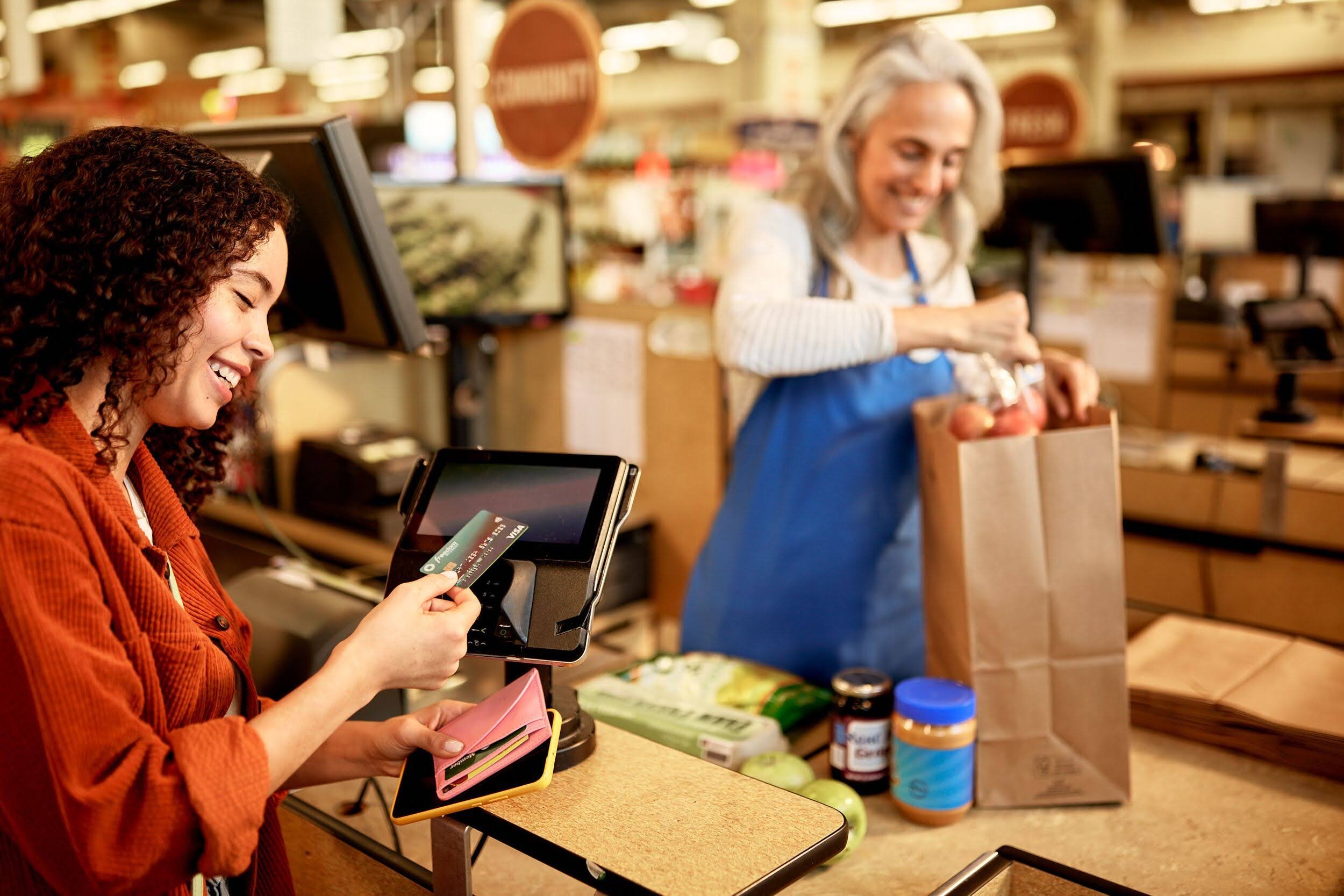 02-15-23-Chase-Shot03-PayingGroceries-1179.jpg