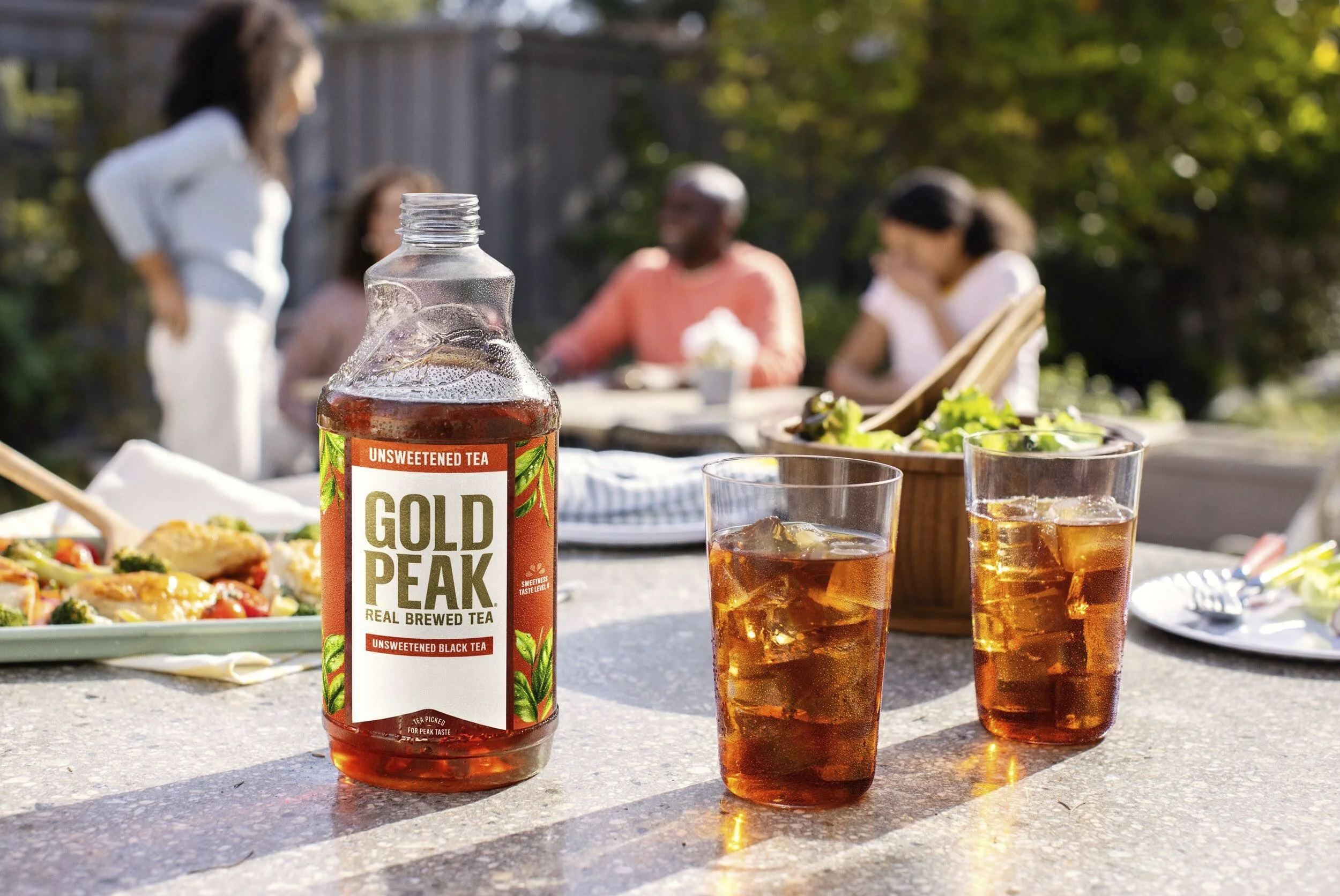 GoldPeak-Shot04-ModFam-Backyard-59oz-3682_03_UNSWEET.jpg