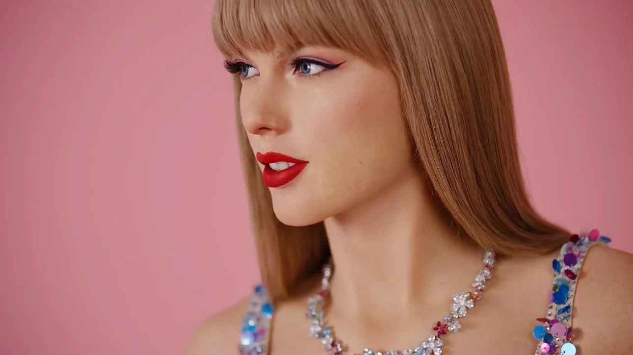 Taylor Swift for MT Touring.
My work included sculptural wax detailing to the eyes, ears, nose and mouth; teeth insertion; surface finishing in preparation for colouring.
Original clay head sculpt by Vicky Beaton & Dave Burks.